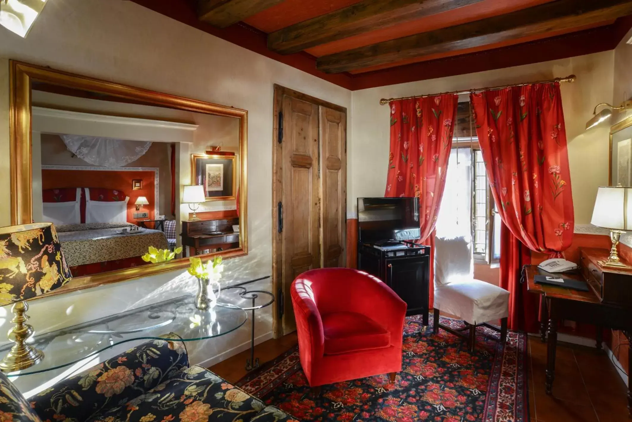 Bedroom, Seating Area in Hotel Gabbia D'Oro