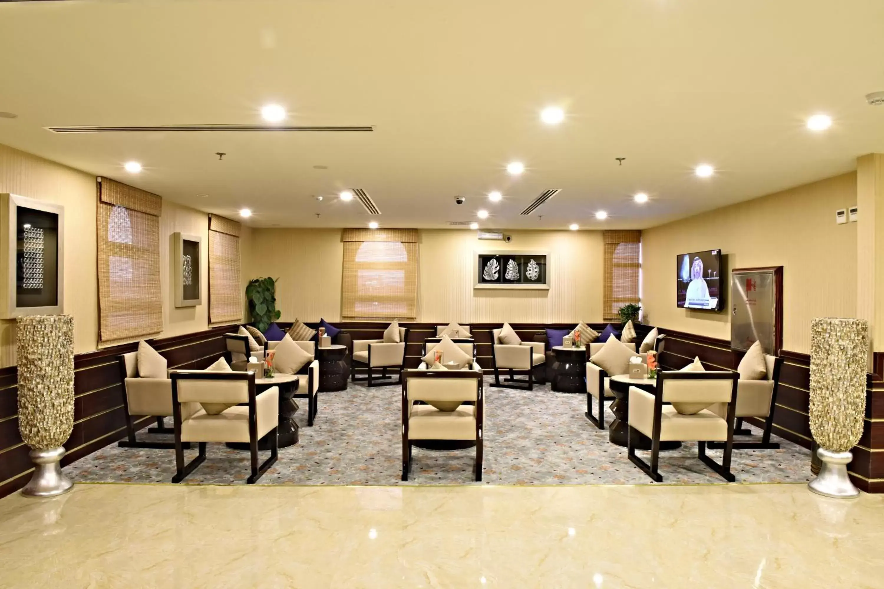 Day, Restaurant/Places to Eat in Garden Plaza Hotel