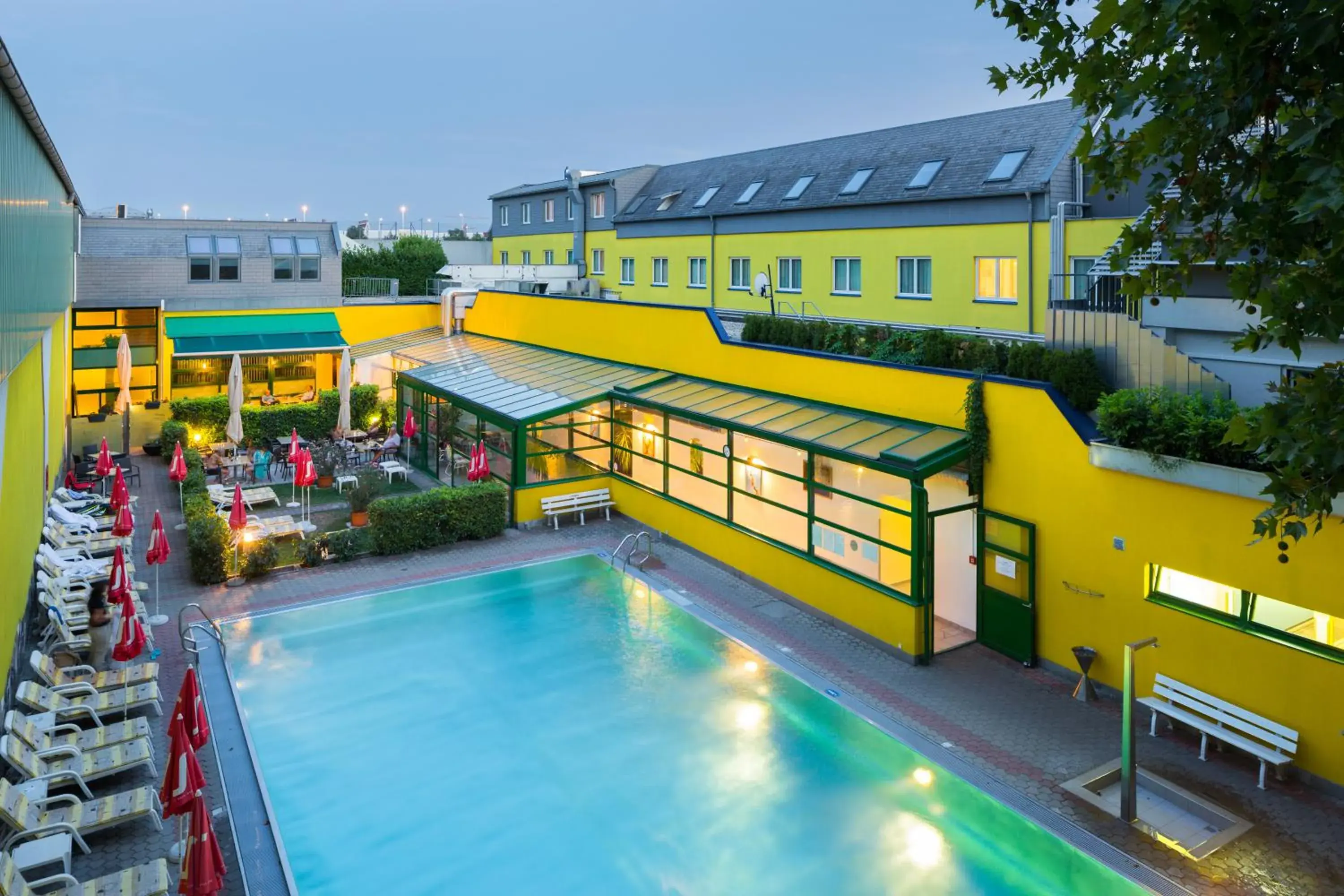 Property building, Swimming Pool in Vienna Sporthotel