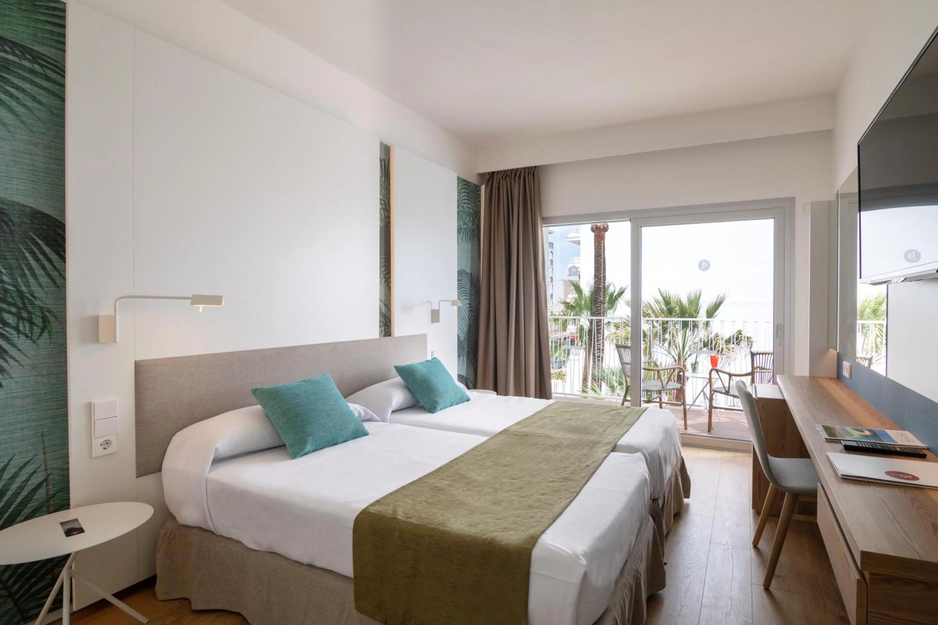 Bedroom, Bed in JS Yate