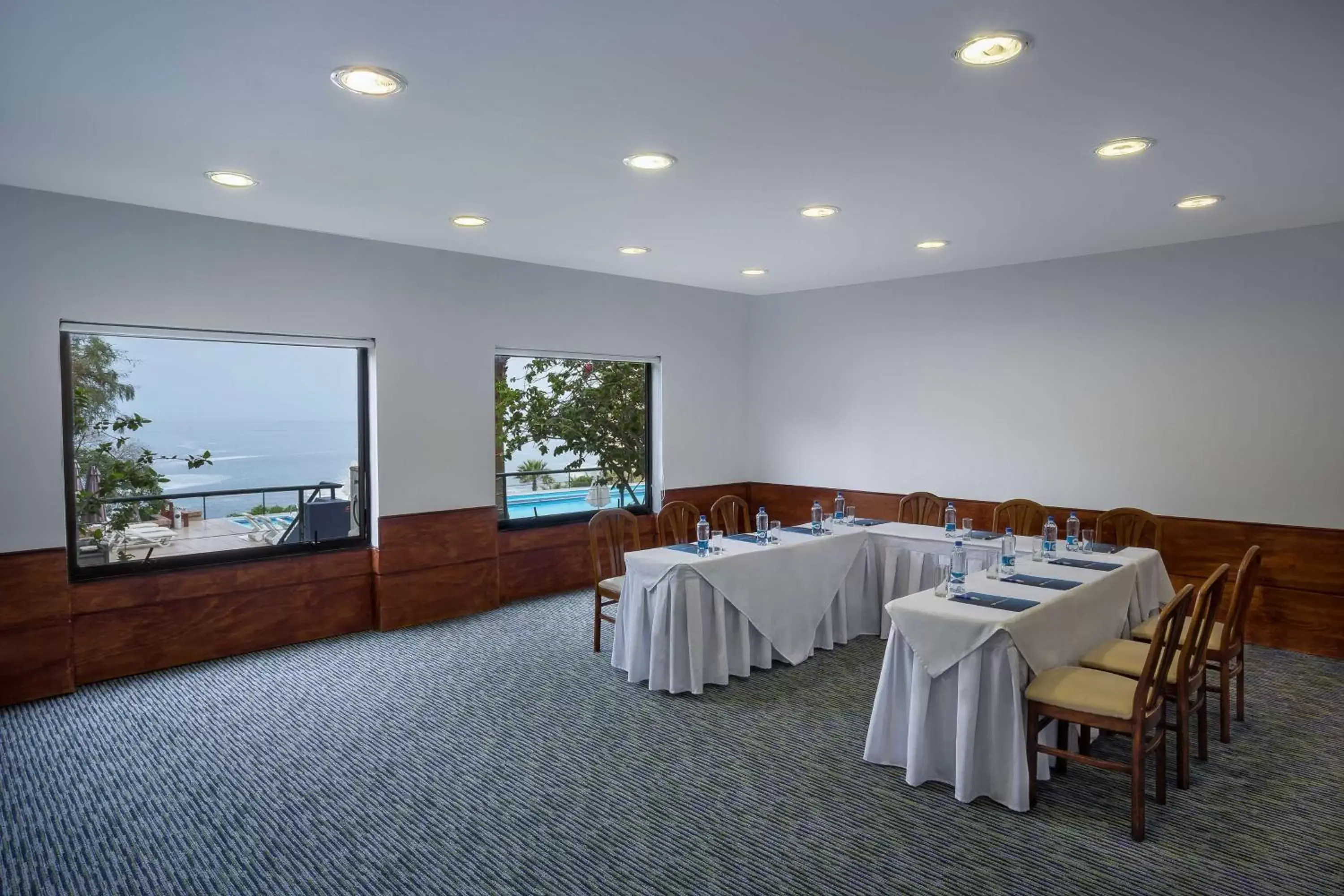 Business facilities in NH Iquique Costa