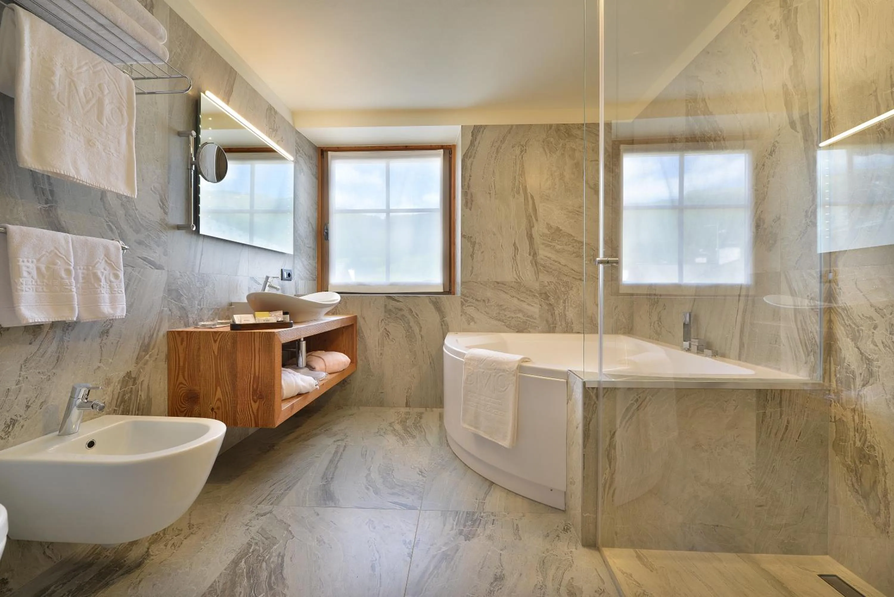 Shower in Bivio Hotel Plaza