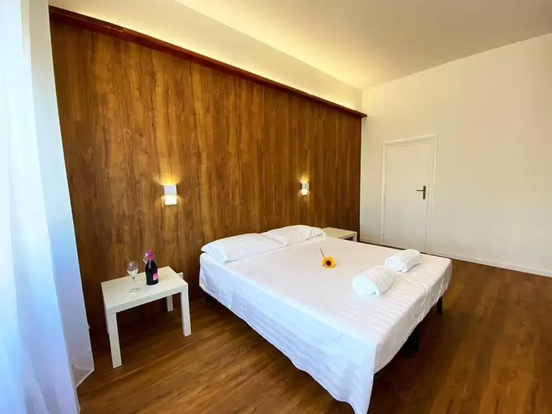 Bedroom, Bed in Borghetto Hotel