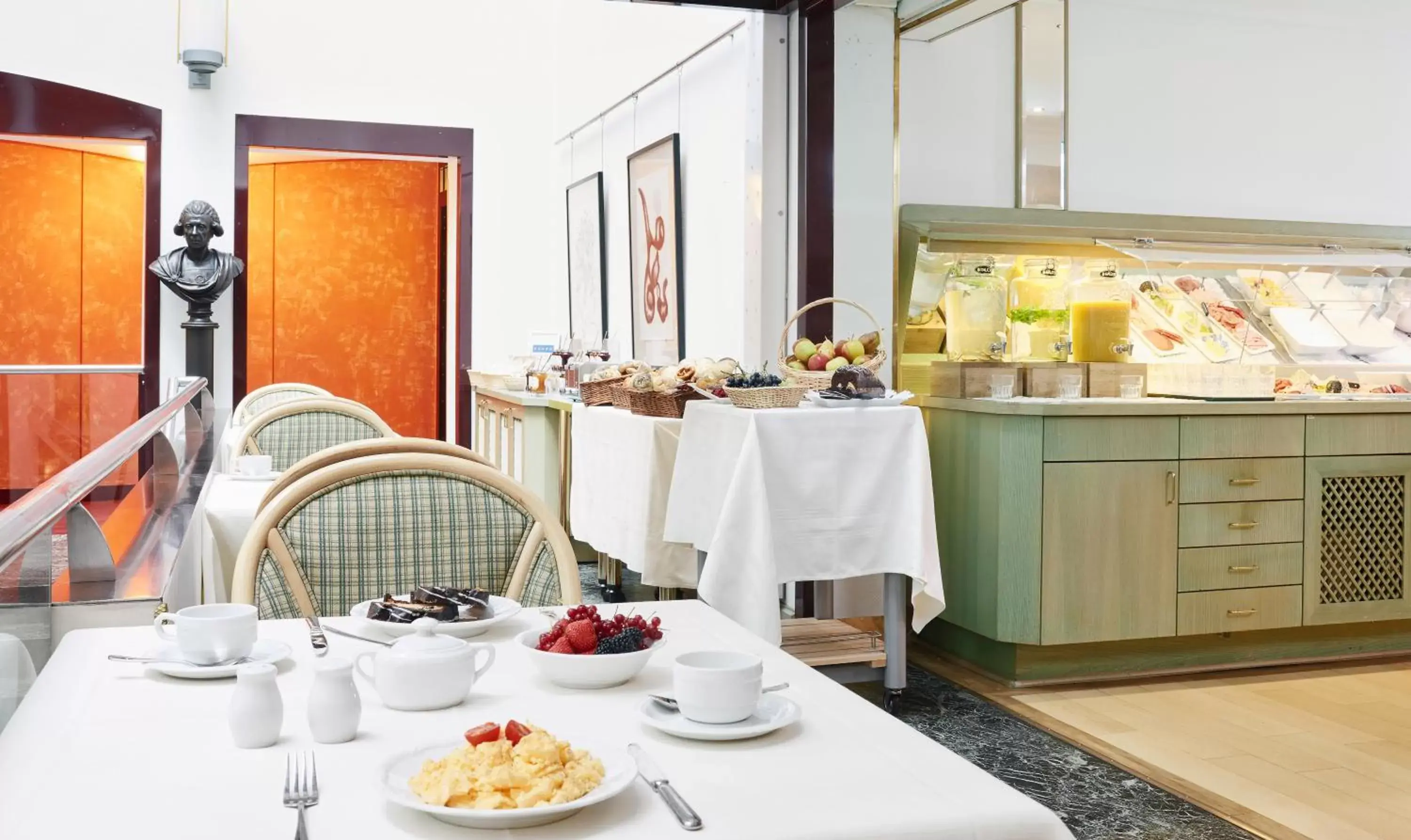 Breakfast, Restaurant/Places to Eat in Living Hotel Großer Kurfürst