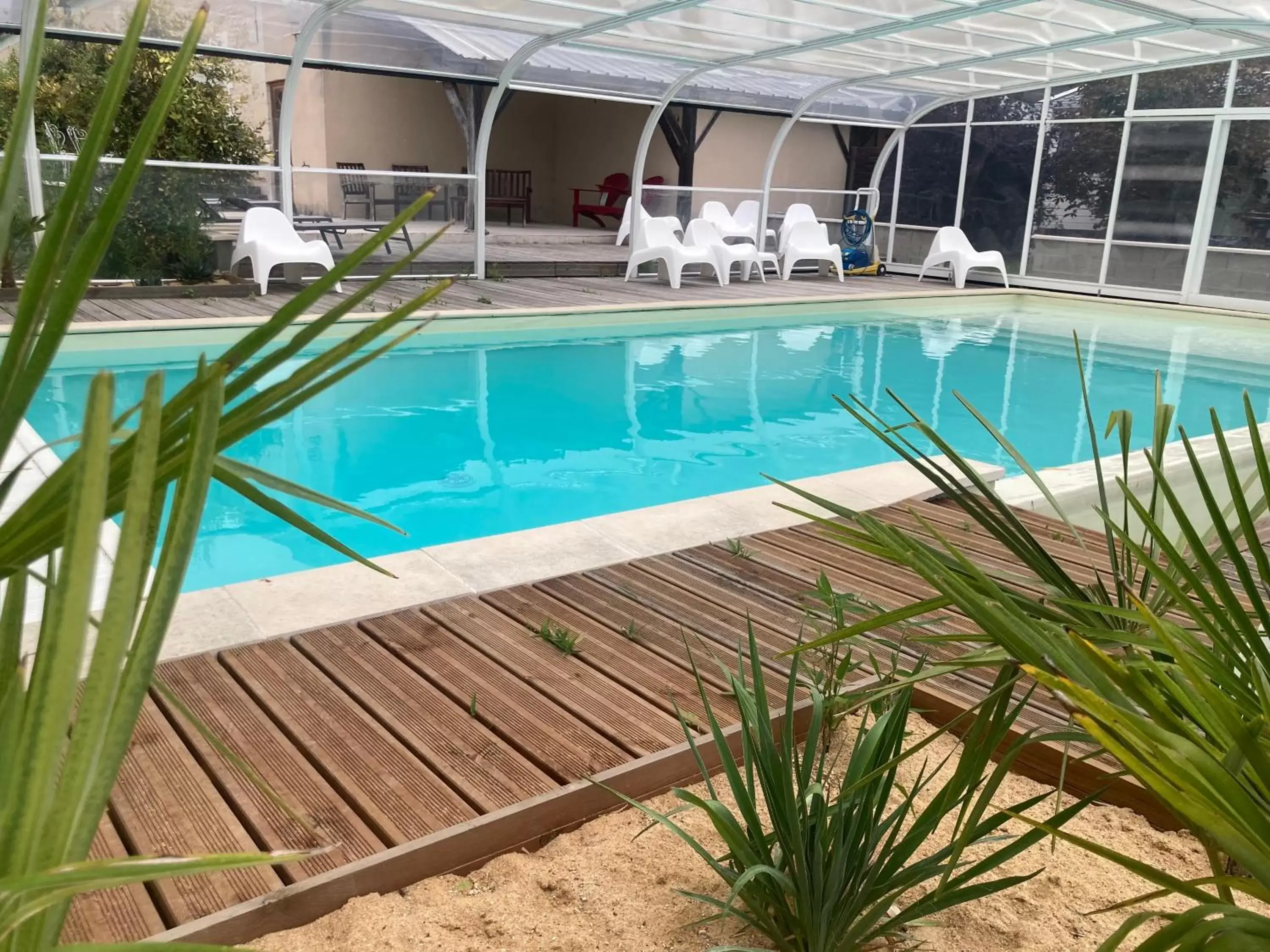 Swimming Pool in Les Pierres D'aurèle Chambres d'Hôtes