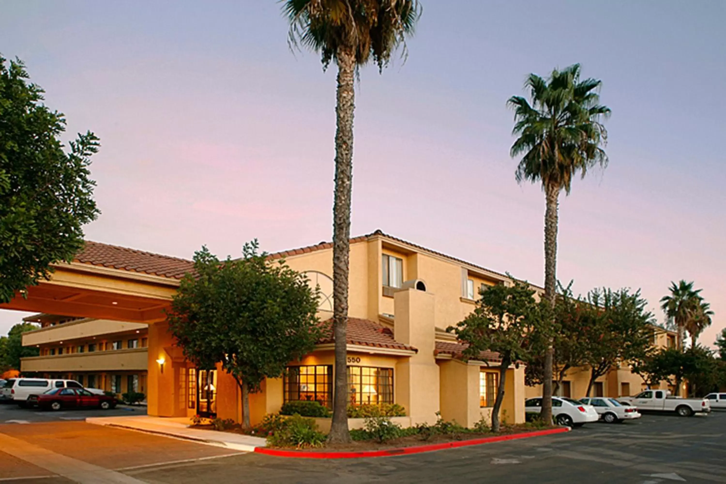 Property building in Holiday Inn Express Simi Valley by IHG Property building in Holiday Inn Express Simi Valley by IHG