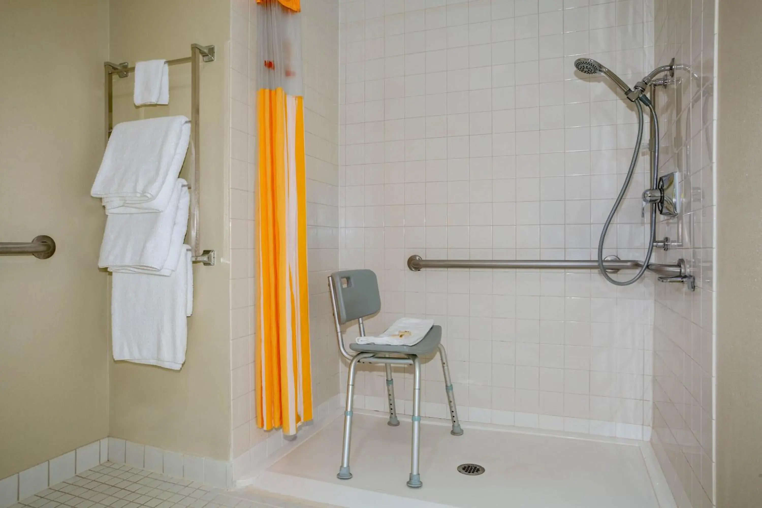 Bathroom in La Quinta Inn & Suites by Wyndham Springdale