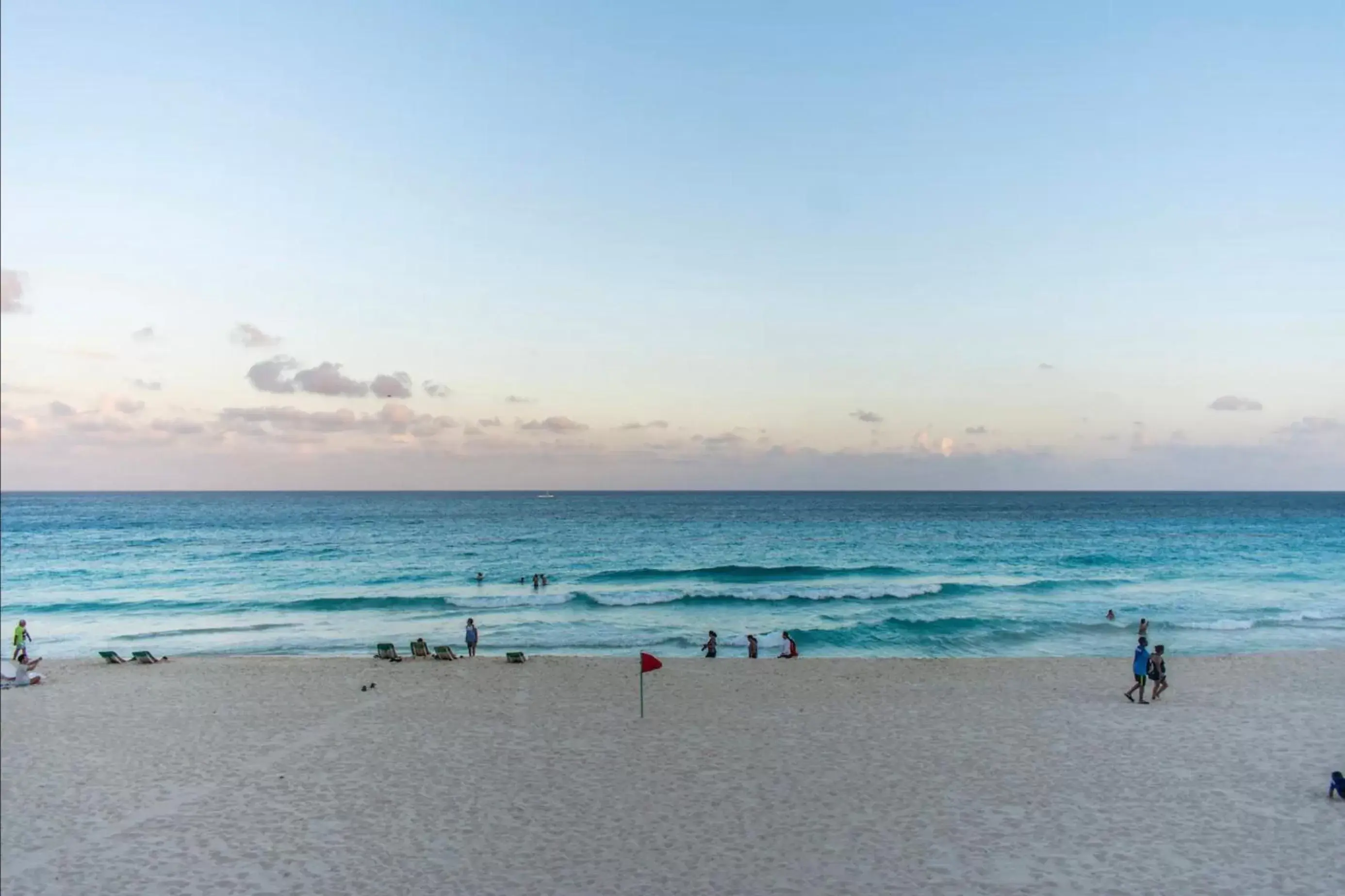 Beach in Cancun Beach&Sunrise