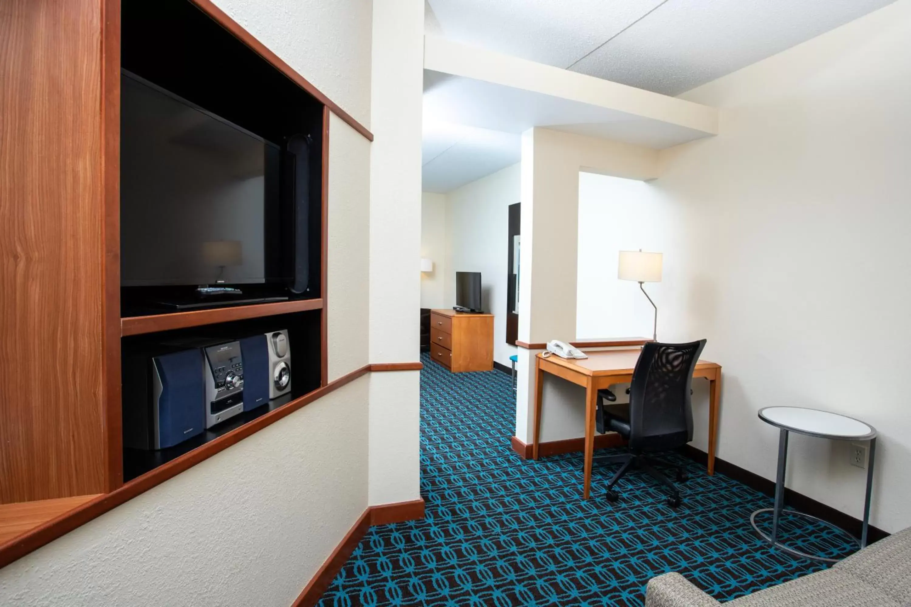 TV and multimedia, TV/Entertainment Center in Quality Inn & Suites Sandusky