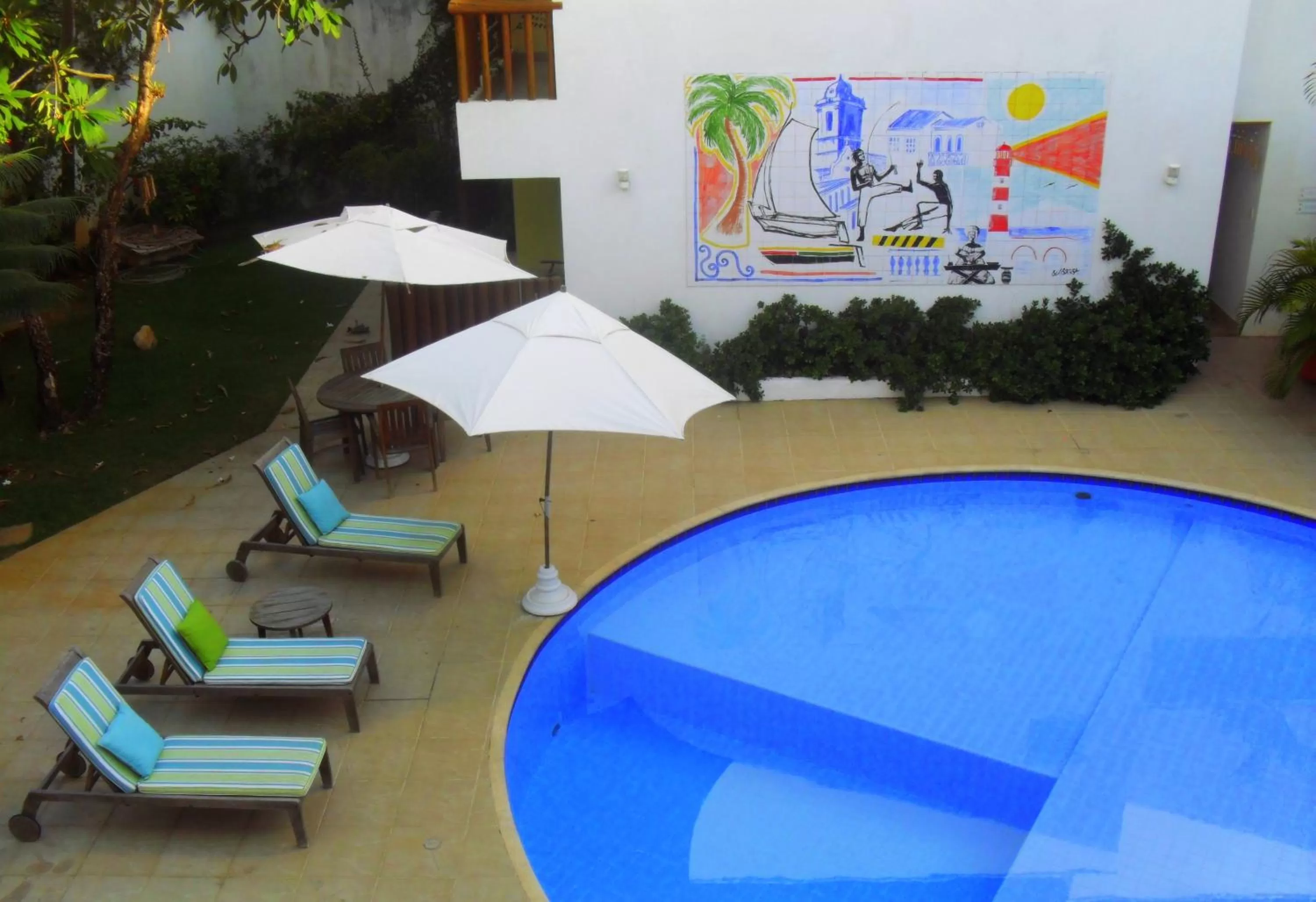 Swimming pool in Farol de Itapuã Praia Hotel