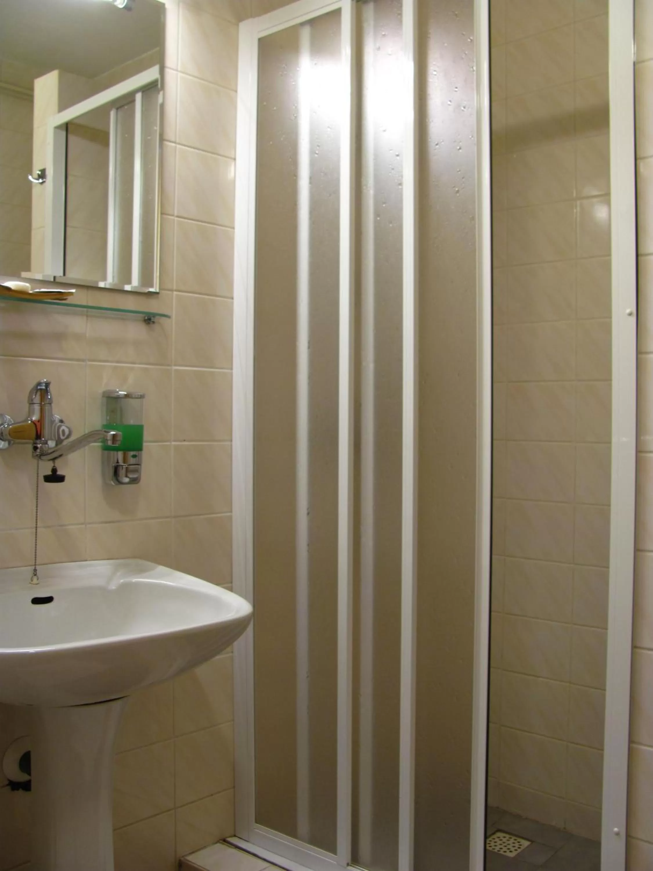 Shower in Hotel Isora