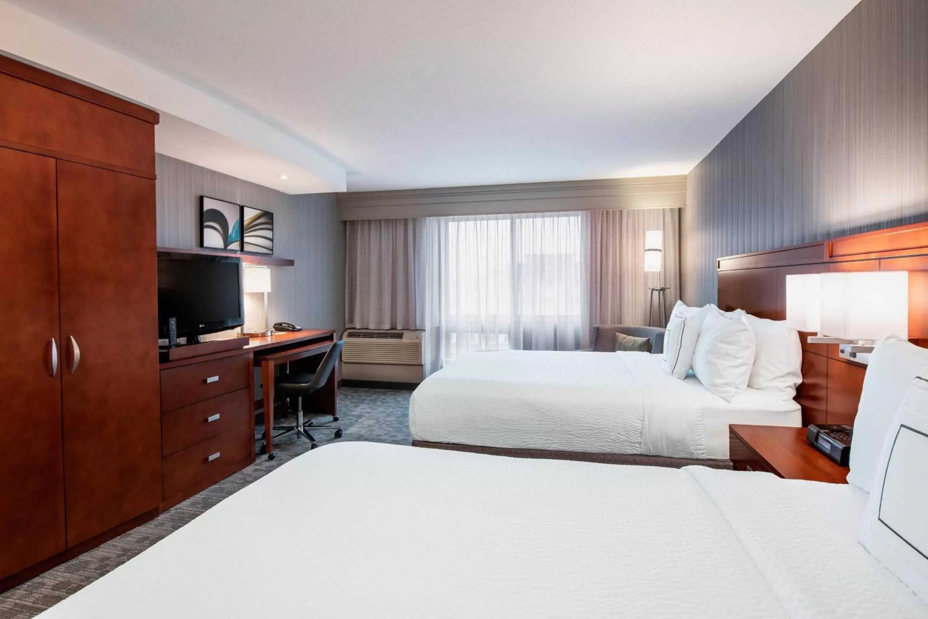 Photo of the whole room, Bed in Courtyard by Marriott Edmonton West