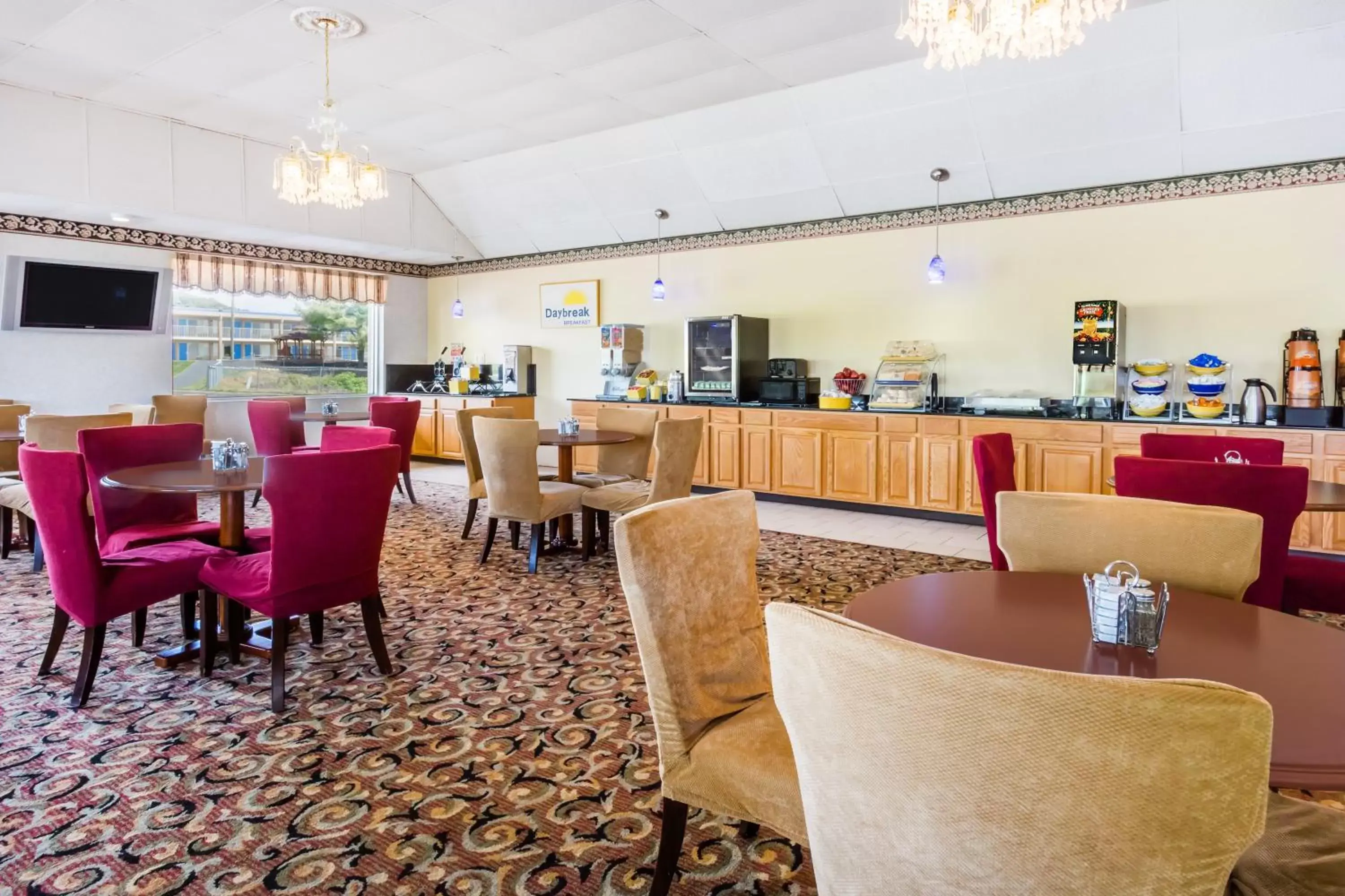 Dining area, Restaurant/Places to Eat in Days Inn by Wyndham Staunton