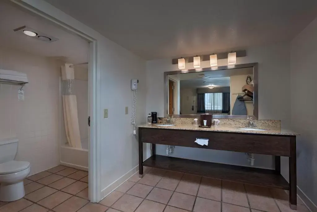 Shower, Bathroom in Stevens Inn