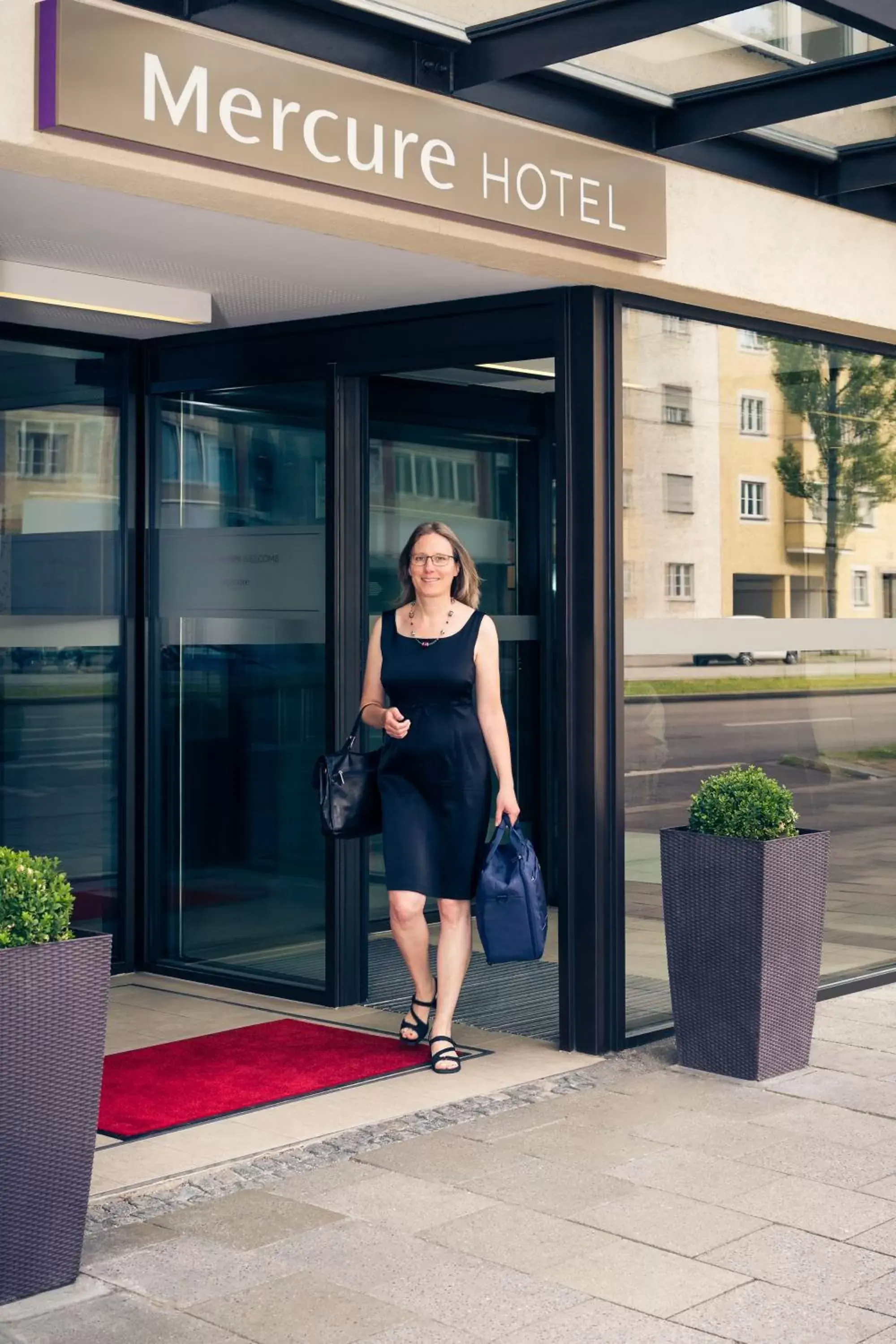 Facade/Entrance in Mercure Hotel München-Schwabing