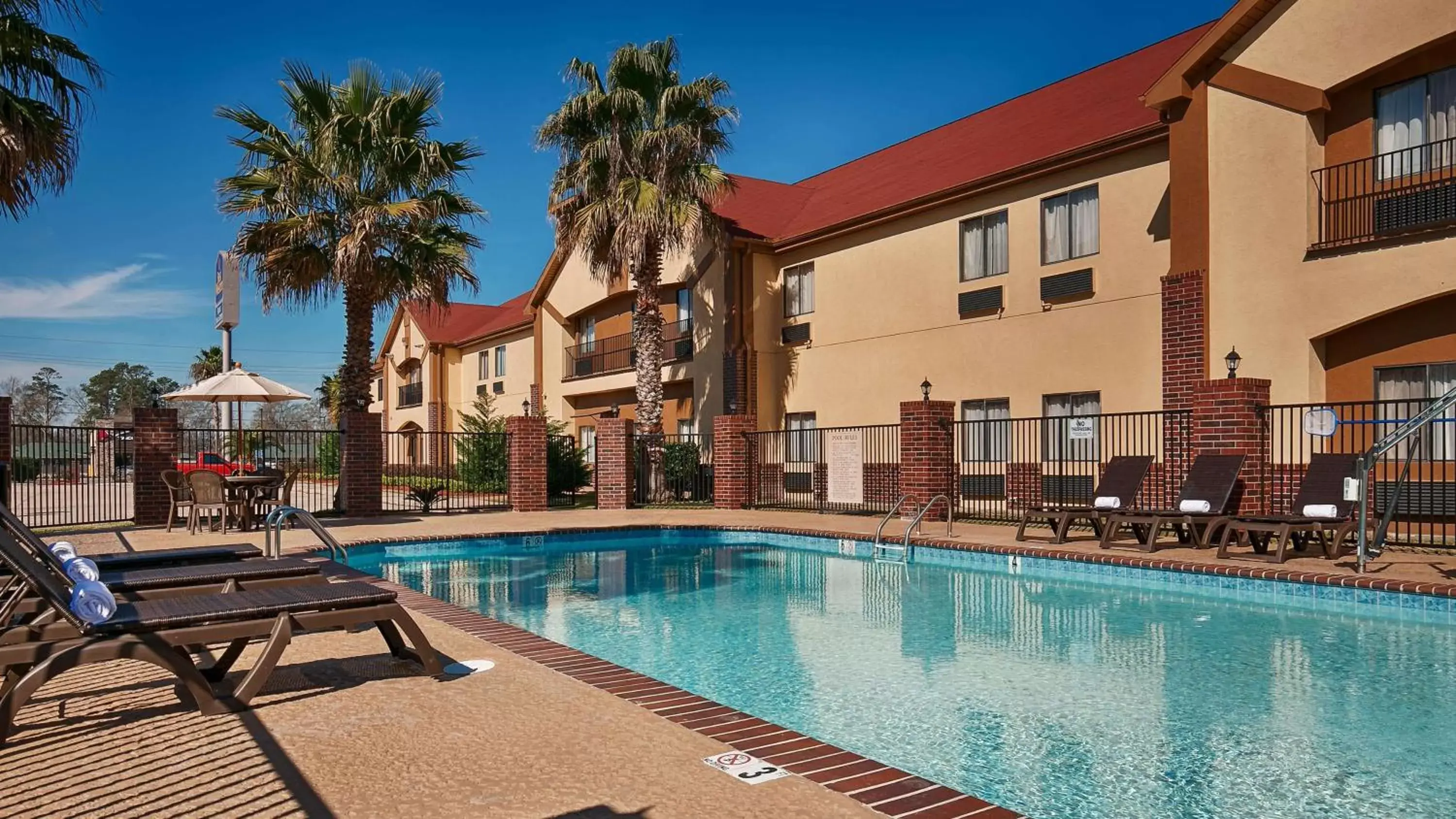 On site, Swimming Pool in Best Western Bayou Inn and Suites