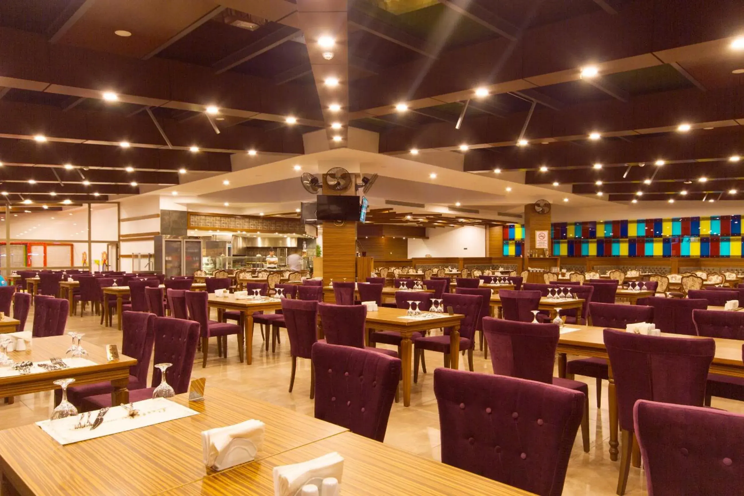 Restaurant/Places to Eat in Sky Business Hotel & Spa