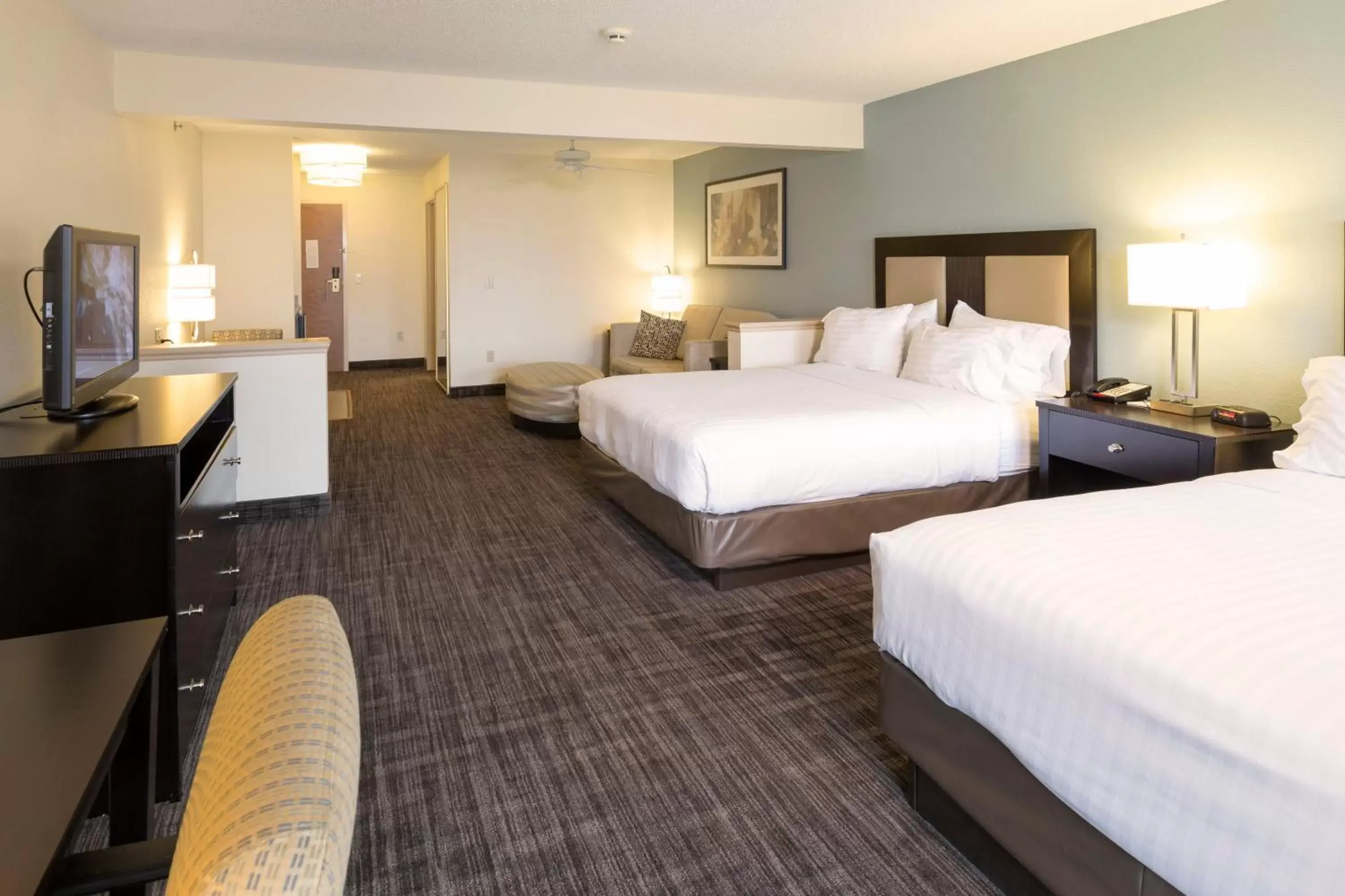 Photo of the whole room, Bed in Holiday Inn Express Hotel & Suites-Saint Joseph, an IHG Hotel