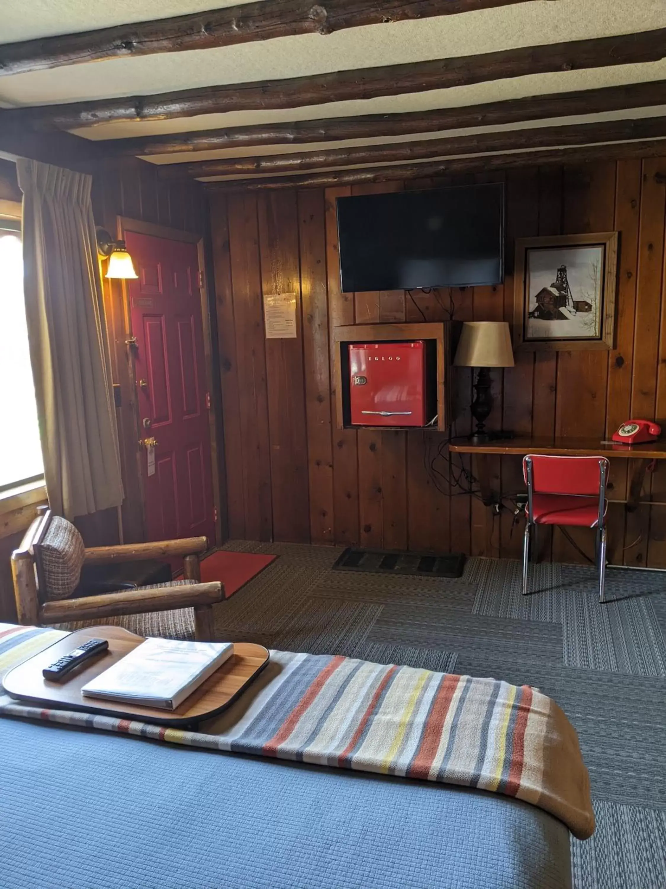 Bedroom in Foot of the Mountain Motel