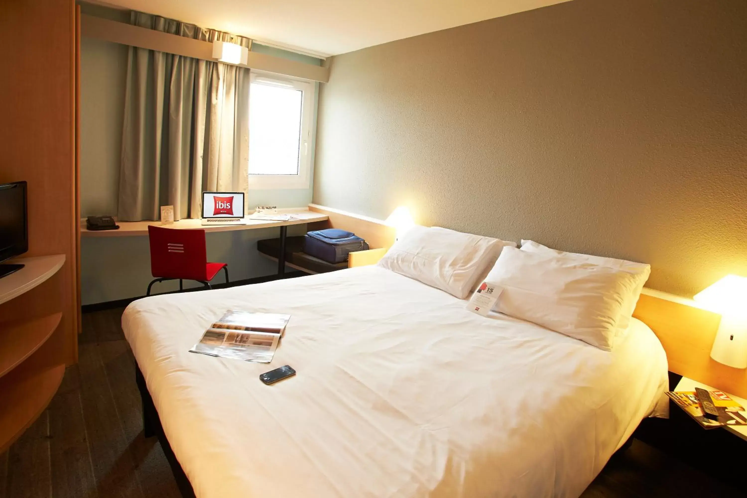 Bedroom, Bed in Ibis Auray