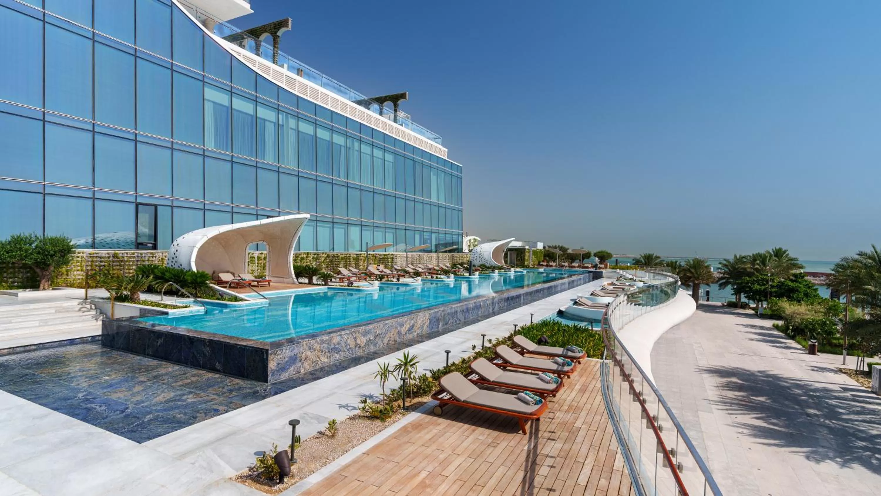 Swimming pool in Raffles Doha