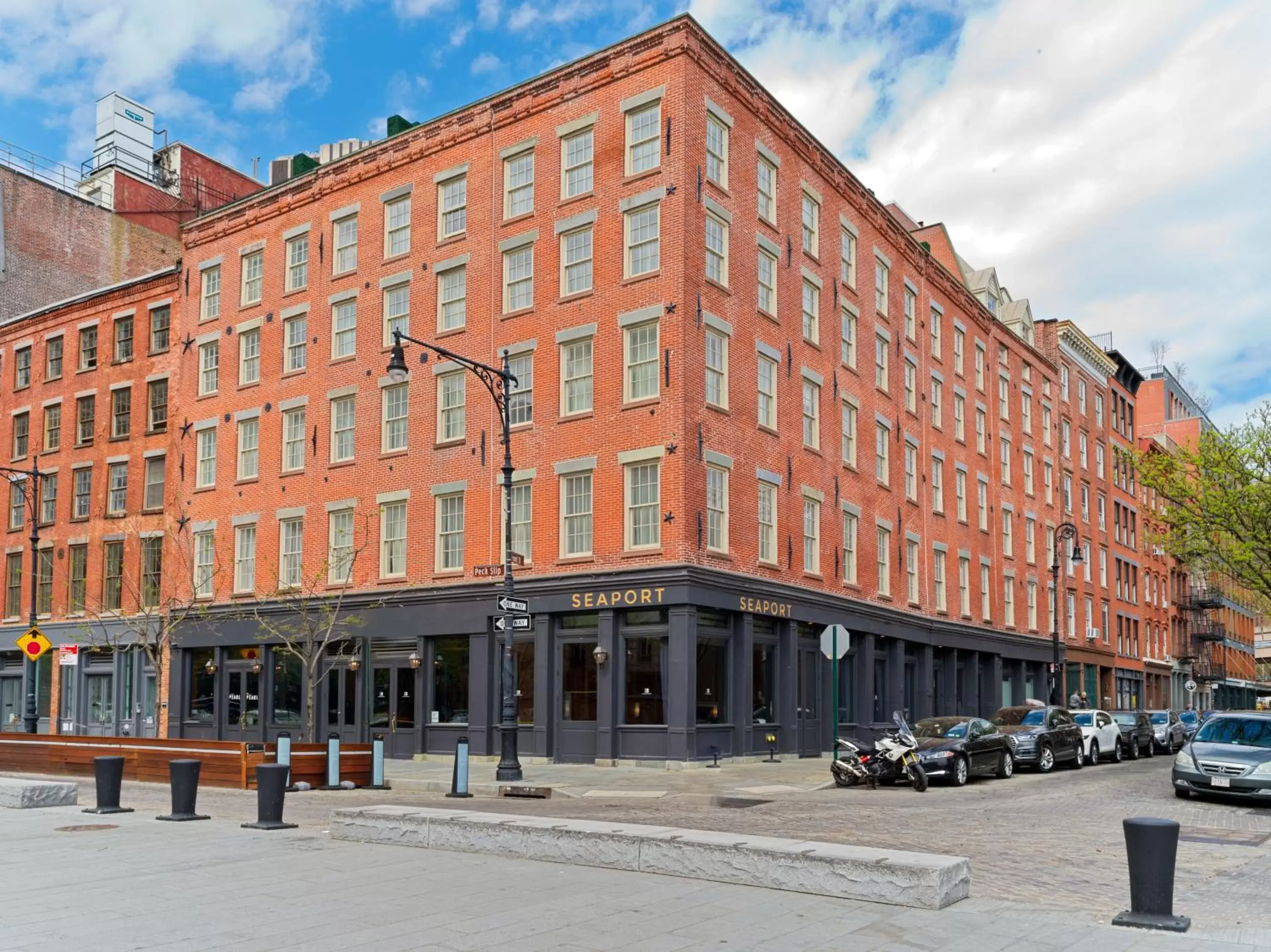 Property Building in 33 Seaport Hotel New York