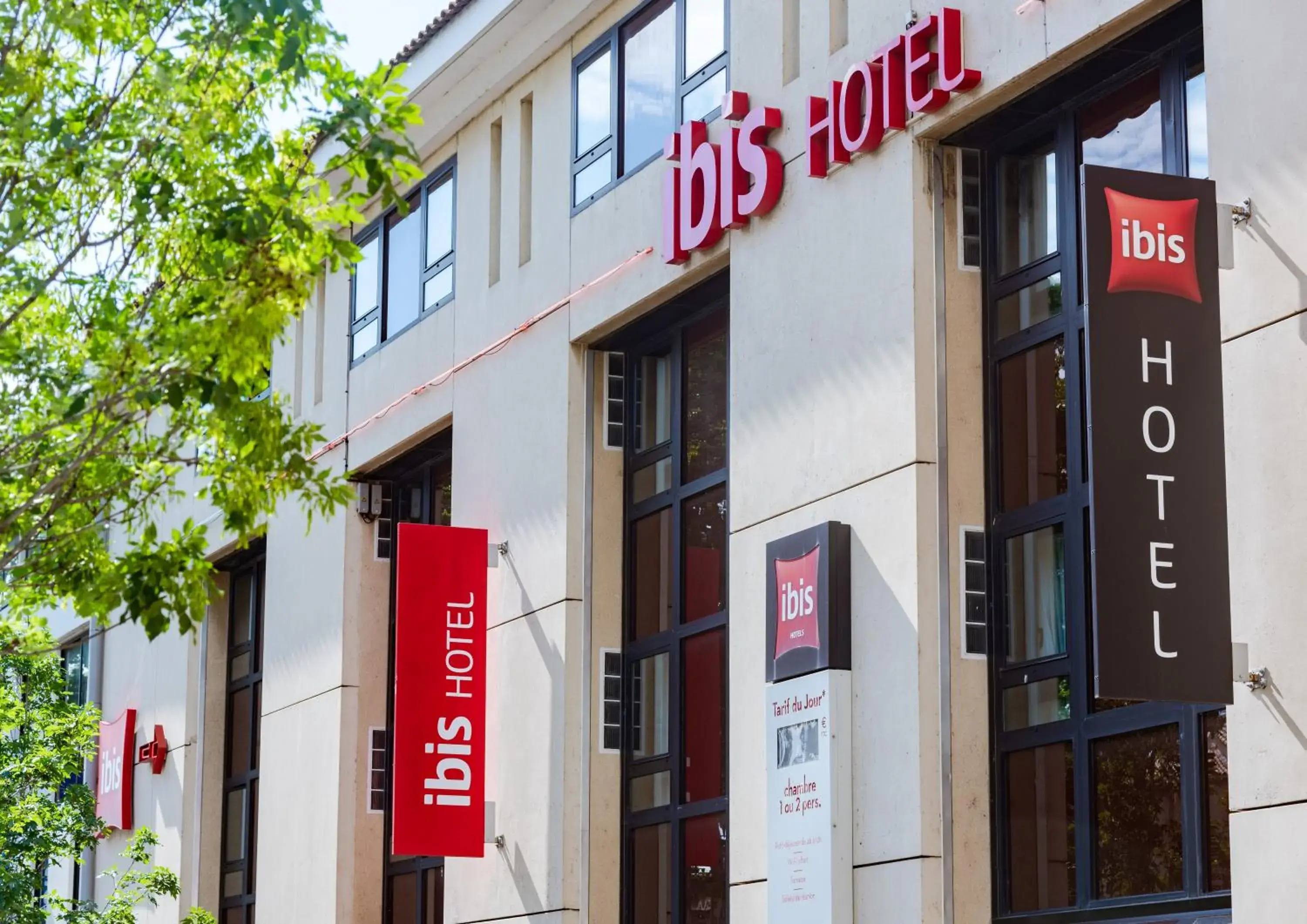 Street view, Property Logo/Sign in ibis Avignon Centre Pont De L'Europe