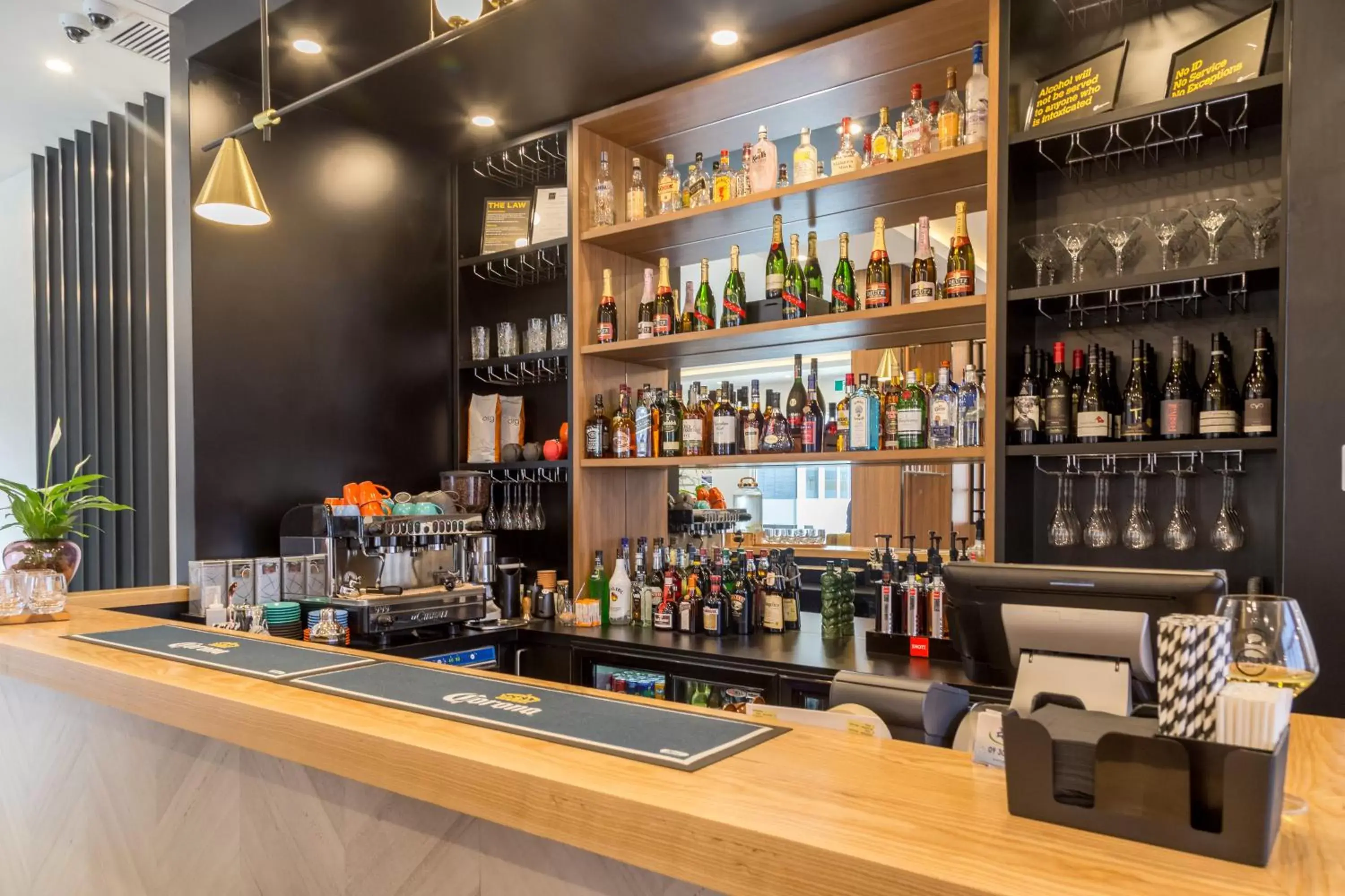 Lounge or bar in The Sebel Auckland Manukau