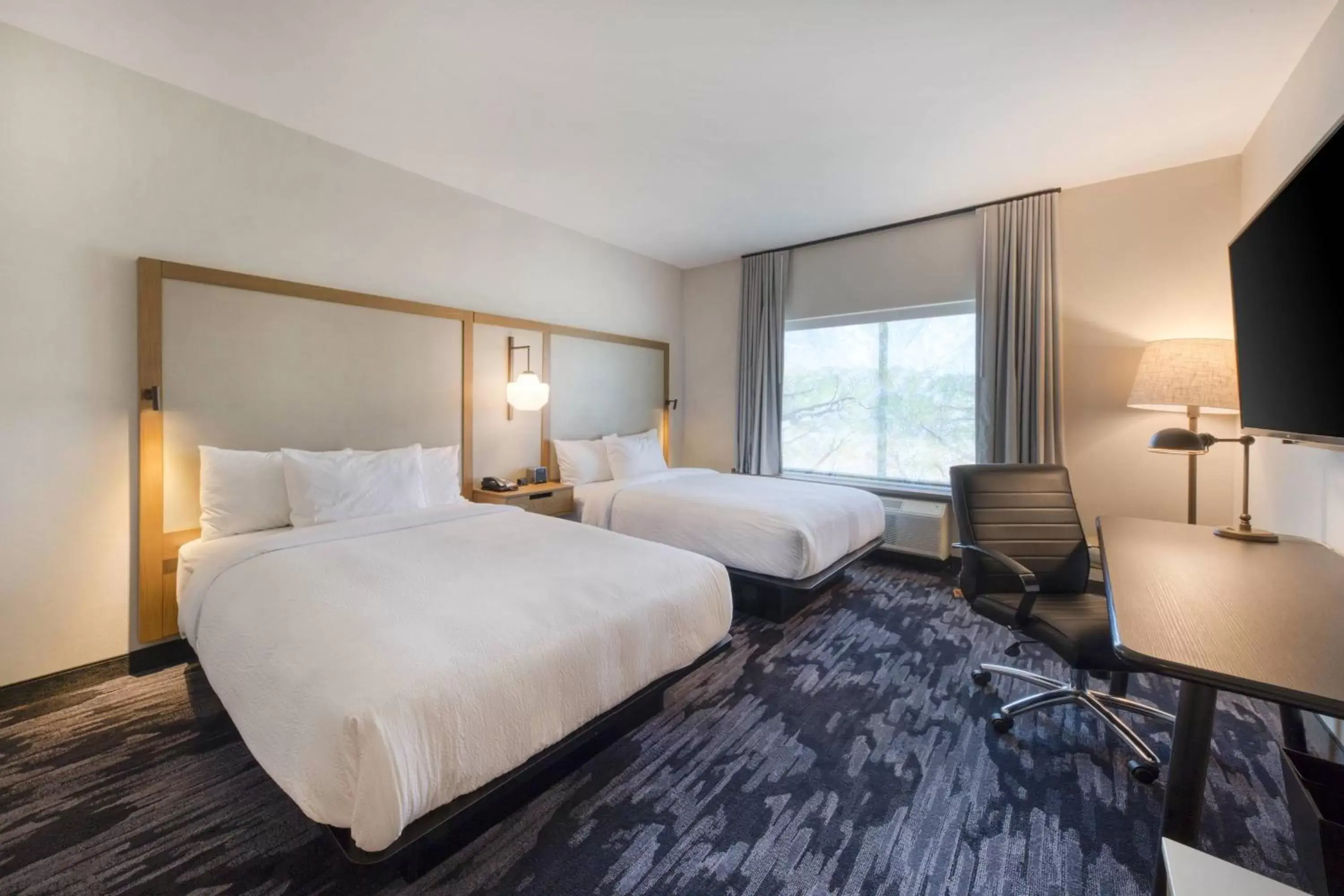 Photo of the whole room, Bed in Fairfield Inn & Suites by Marriott Charlotte Belmont