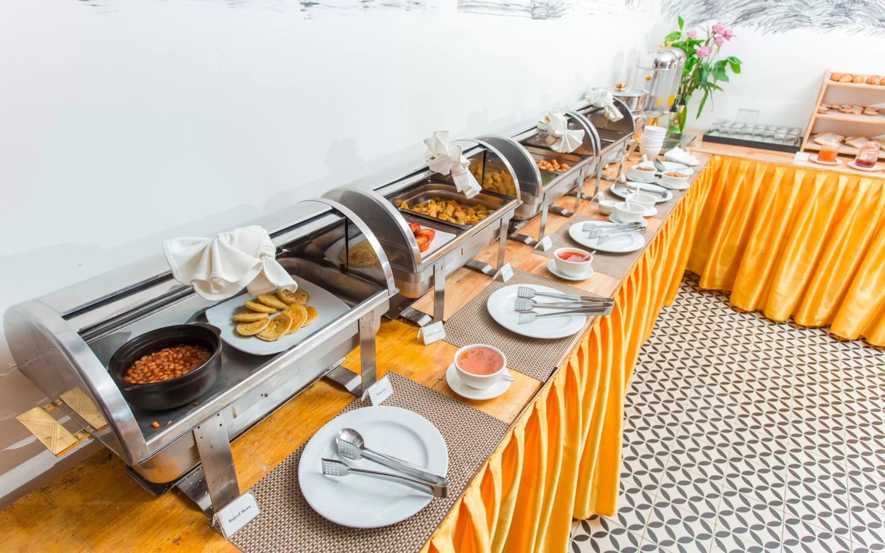 Restaurant/places to eat in Home Chic Hotel