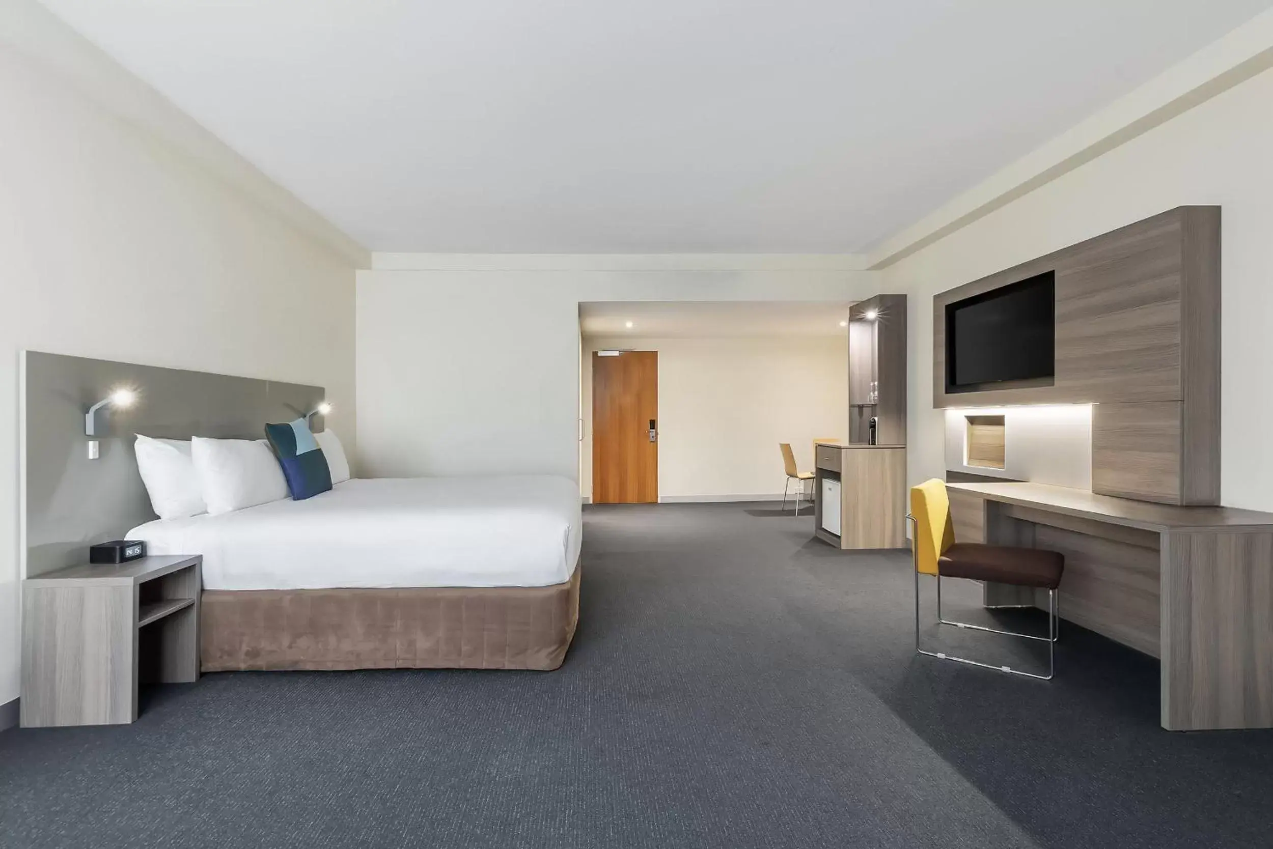 Bed in Novotel Sydney Central