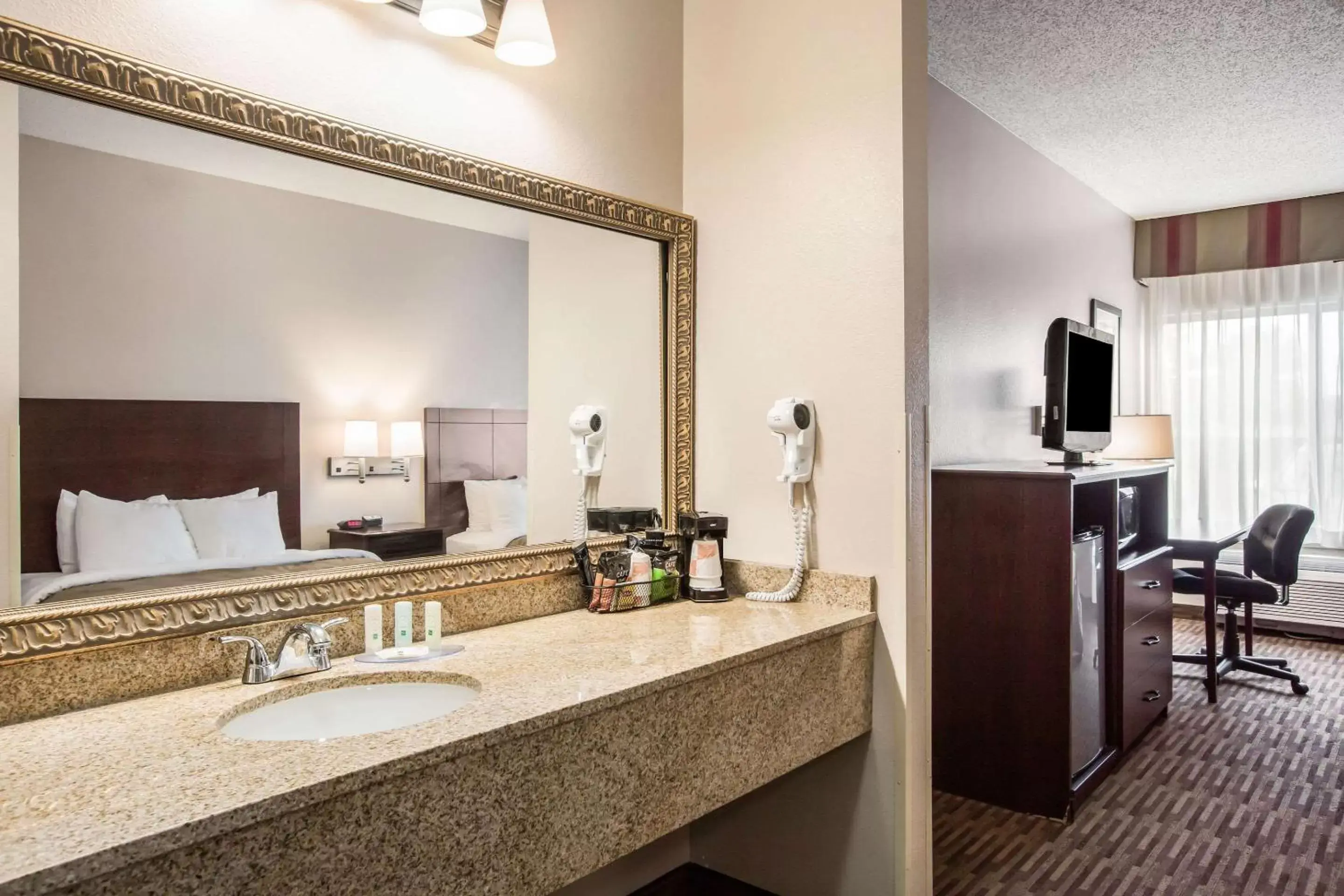 Photo of the whole room, Bathroom in Quality Inn & Suites Lawrence - University Area