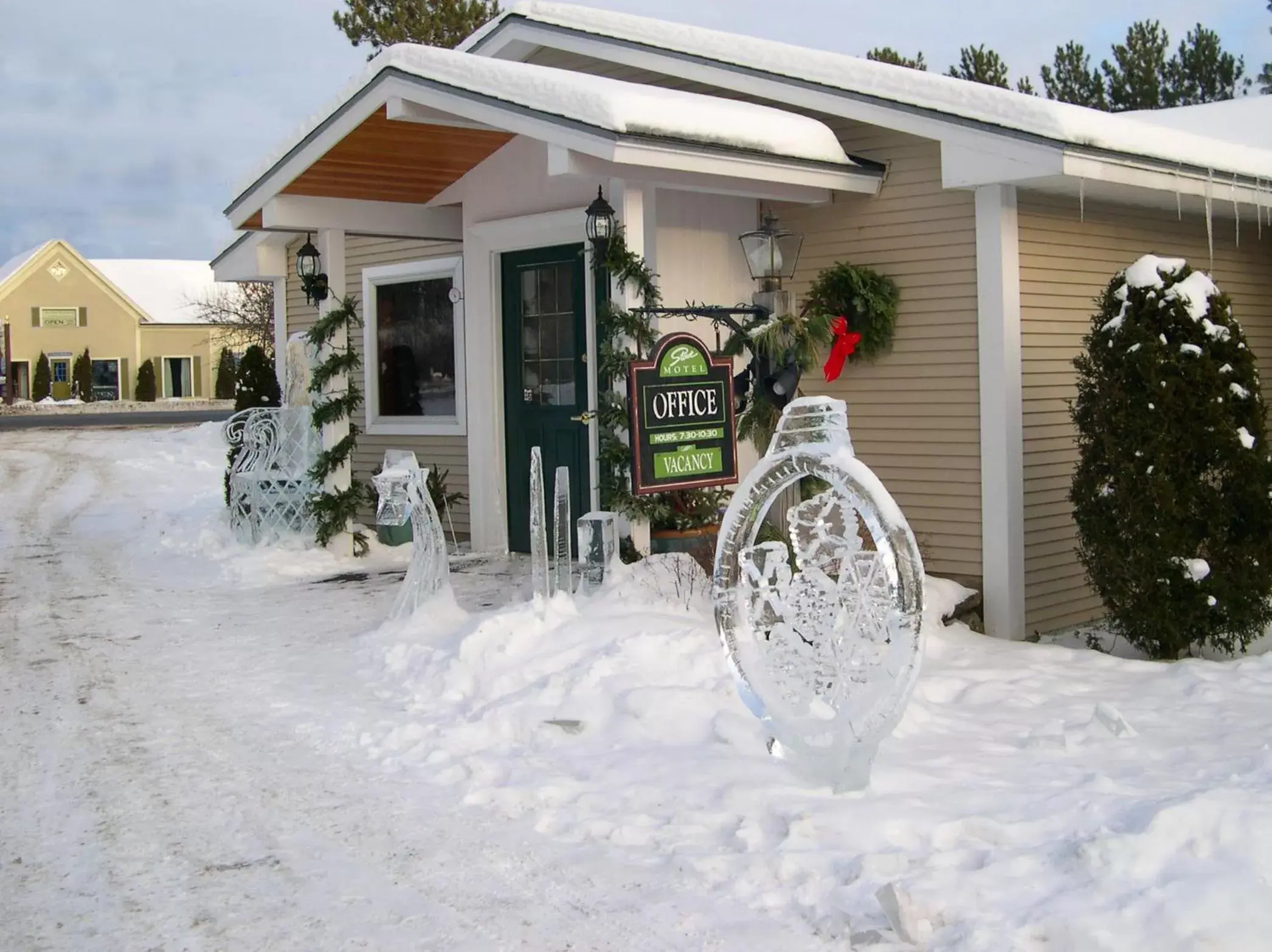 Property building, Winter in Stowe Motel & Snowdrift