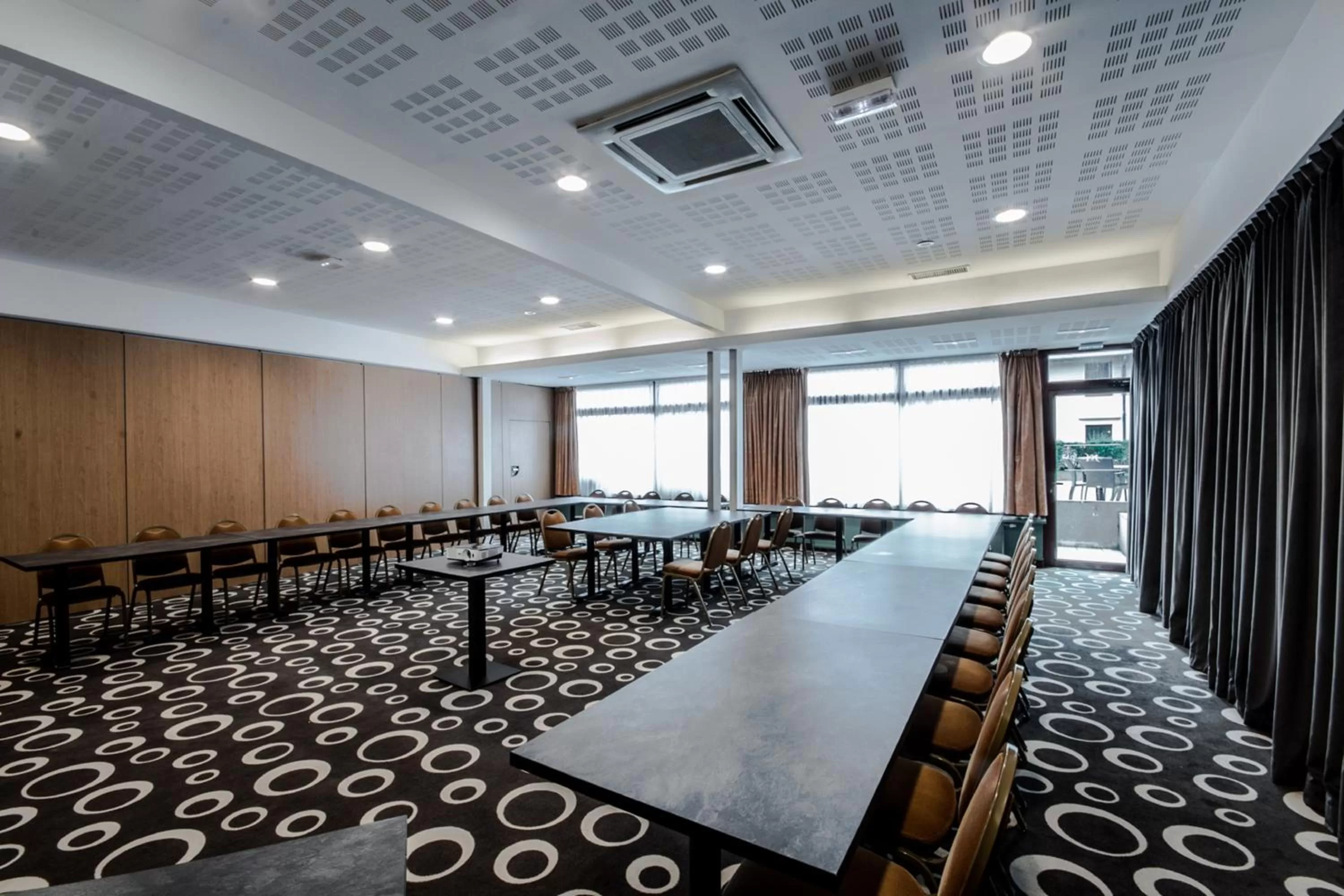 Meeting/conference room in Mercure Dinan Port Le Jerzual