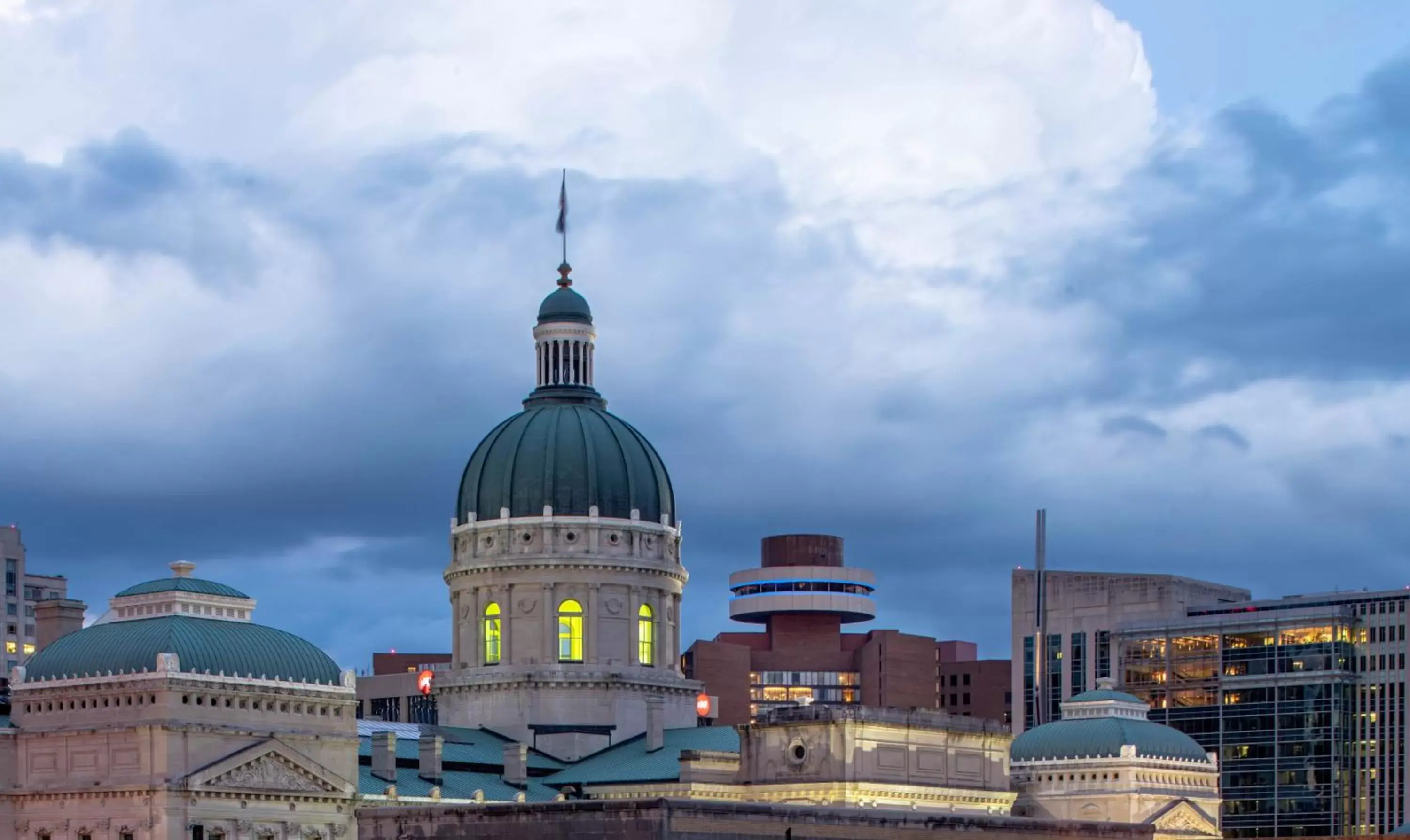 Restaurant/places to eat in Hyatt Regency Indianapolis at State Capitol