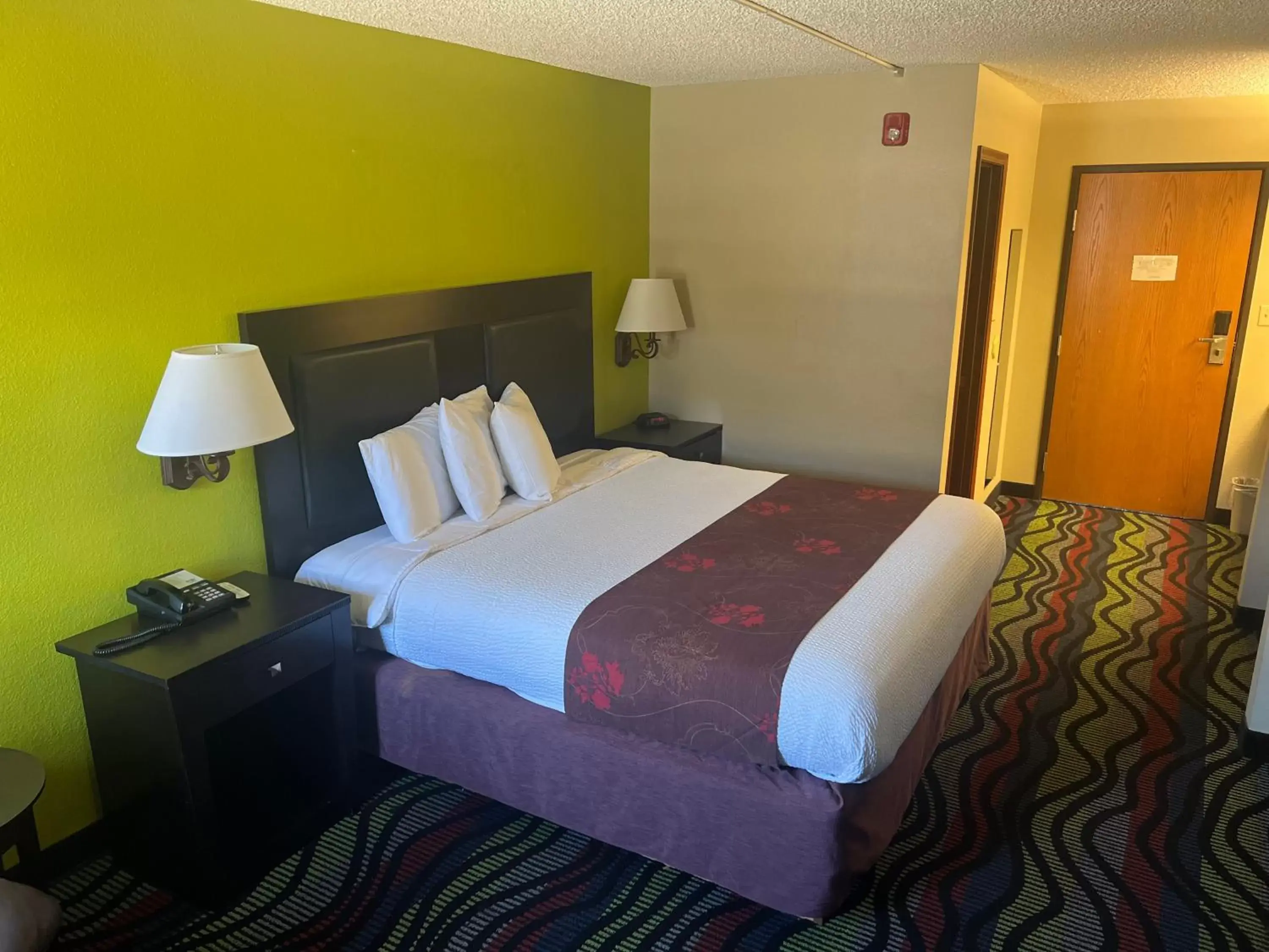 Bed in Apple Tree Inn Bed in Apple Tree Inn