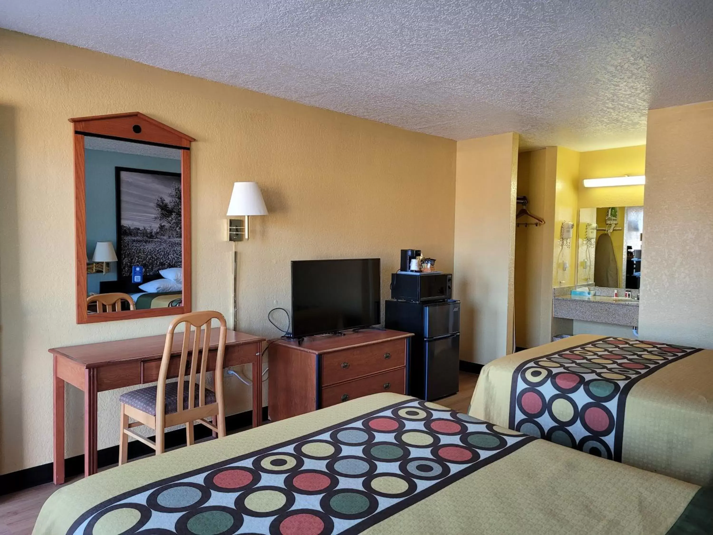 TV and multimedia, TV/Entertainment Center in Super 8 by Wyndham Arkadelphia Caddo Valley Area