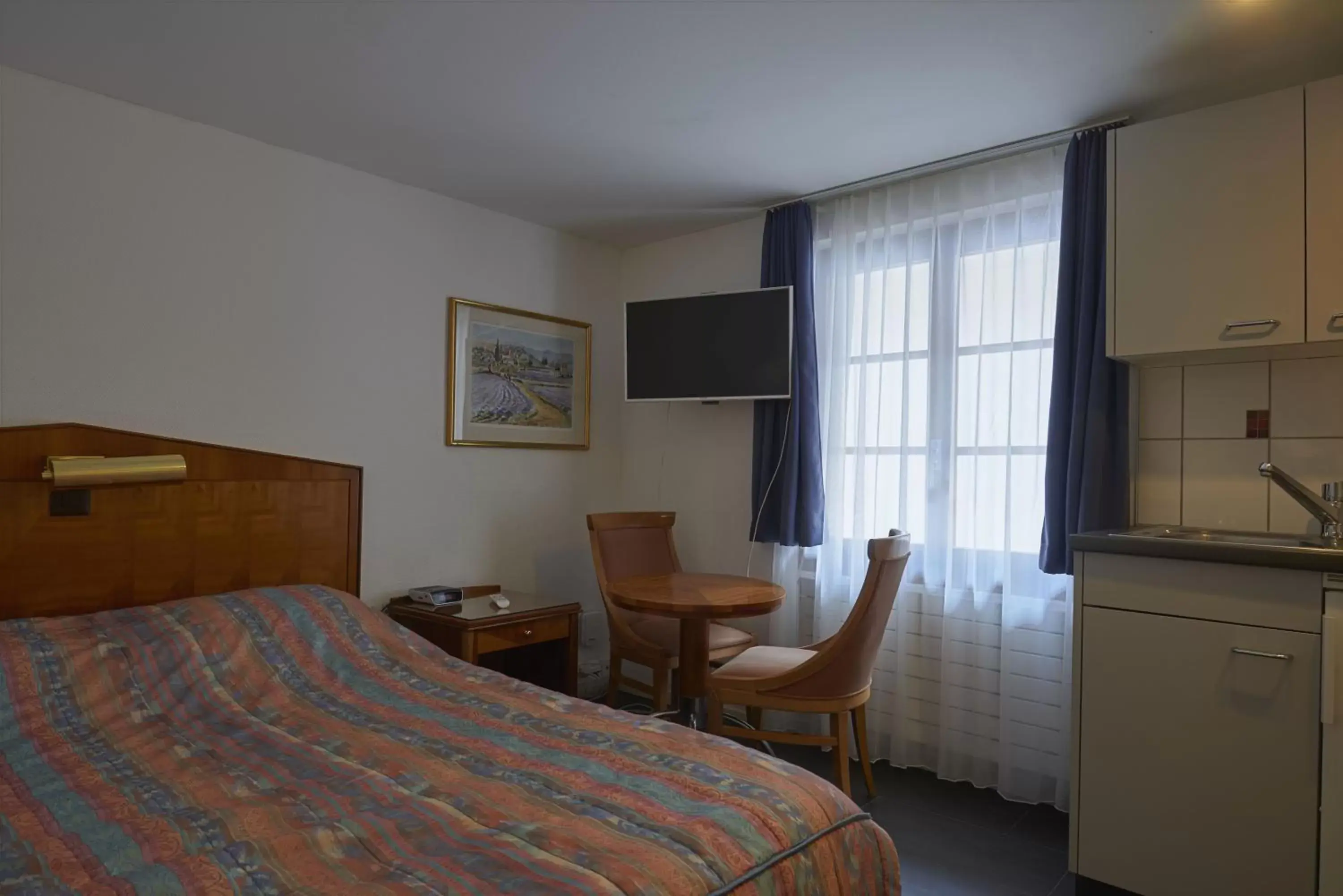 TV and multimedia, Bed in Aparthotel Hine Adon Fribourg