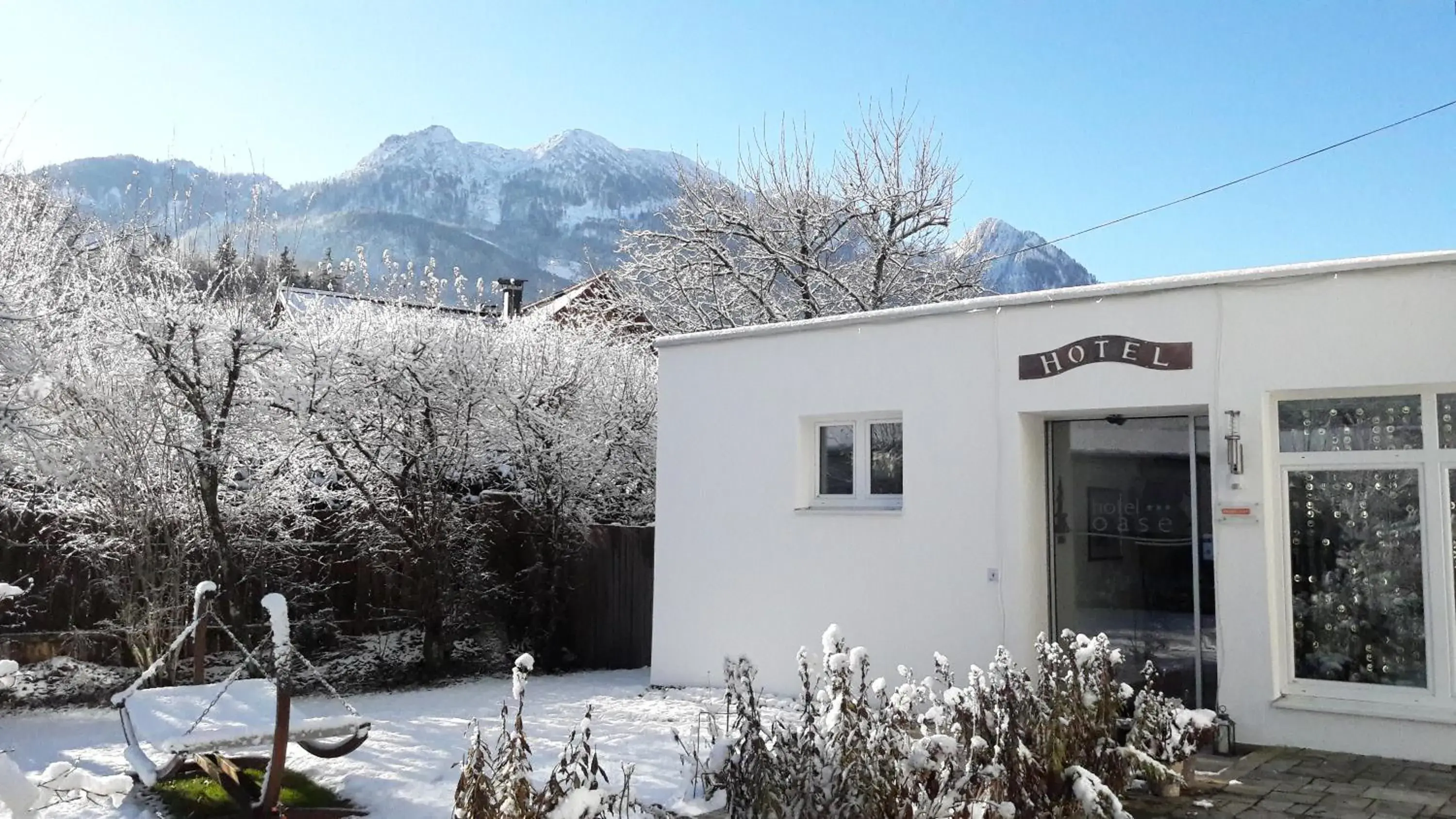 Facade/entrance, Winter in Hotel Oase