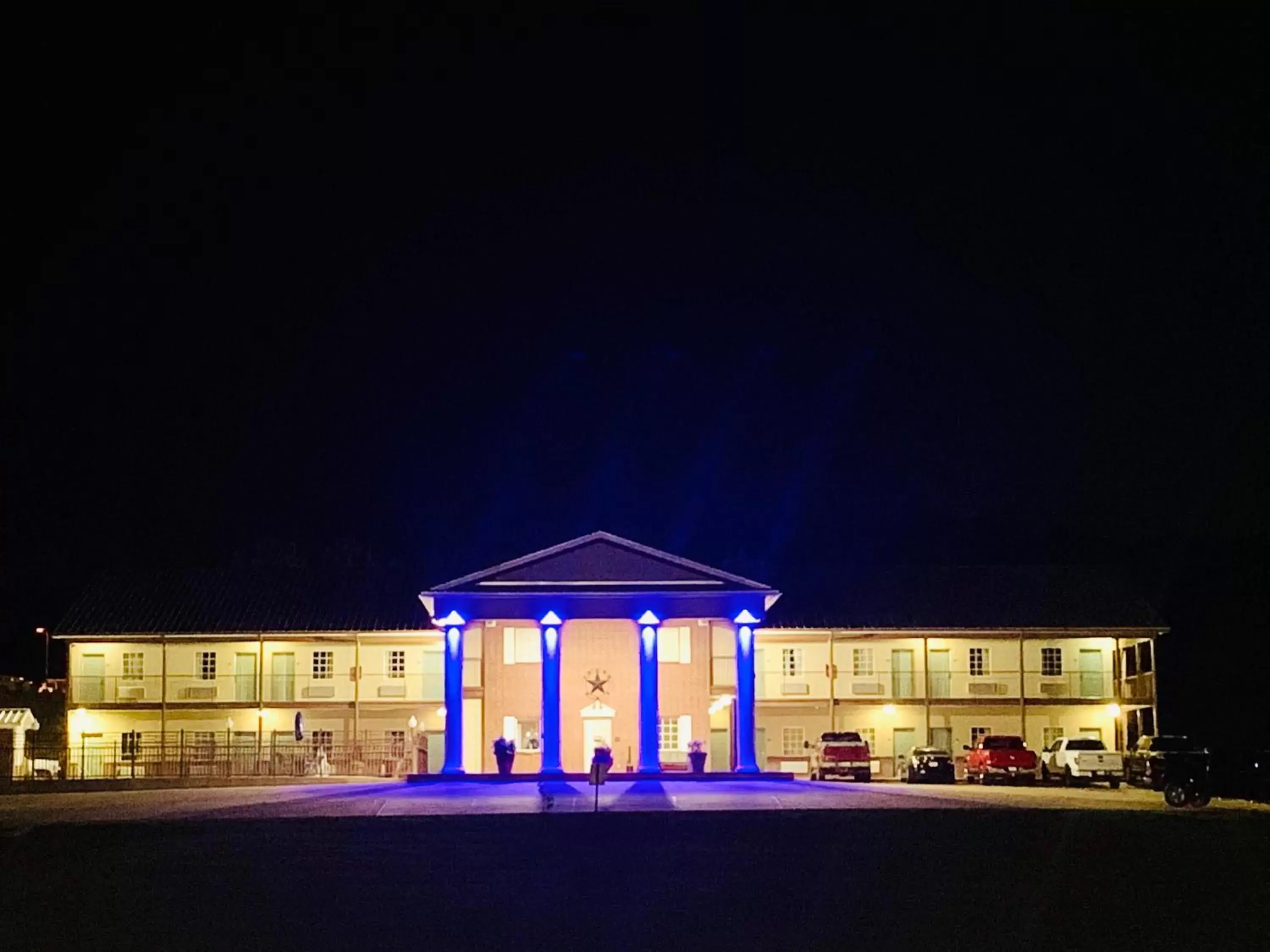 Facade/entrance, Property Building in Weston Inn & Suites