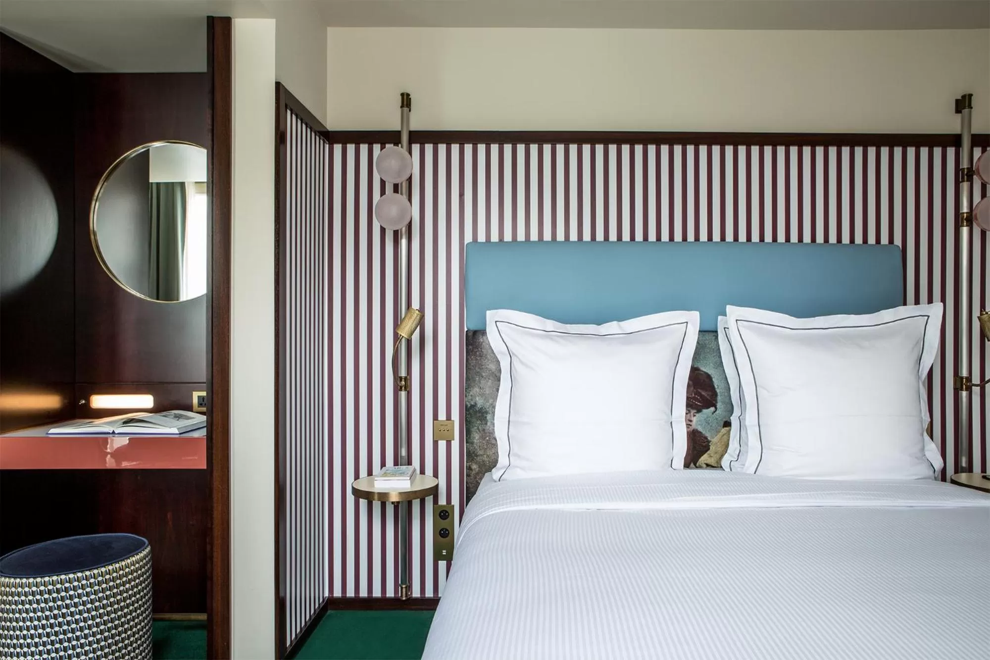 Bed in Hôtel du Rond-point des Champs-Élysées - Esprit de France
