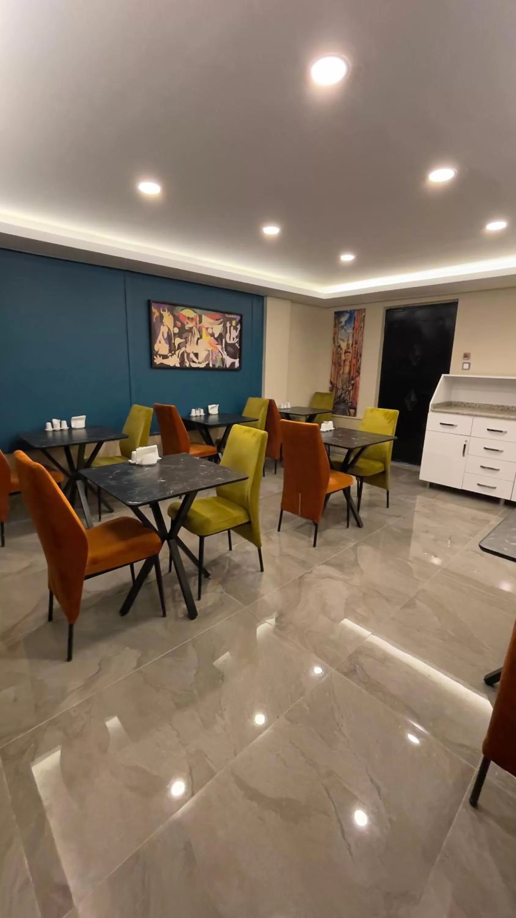 Dining area in Reyyan Hotel