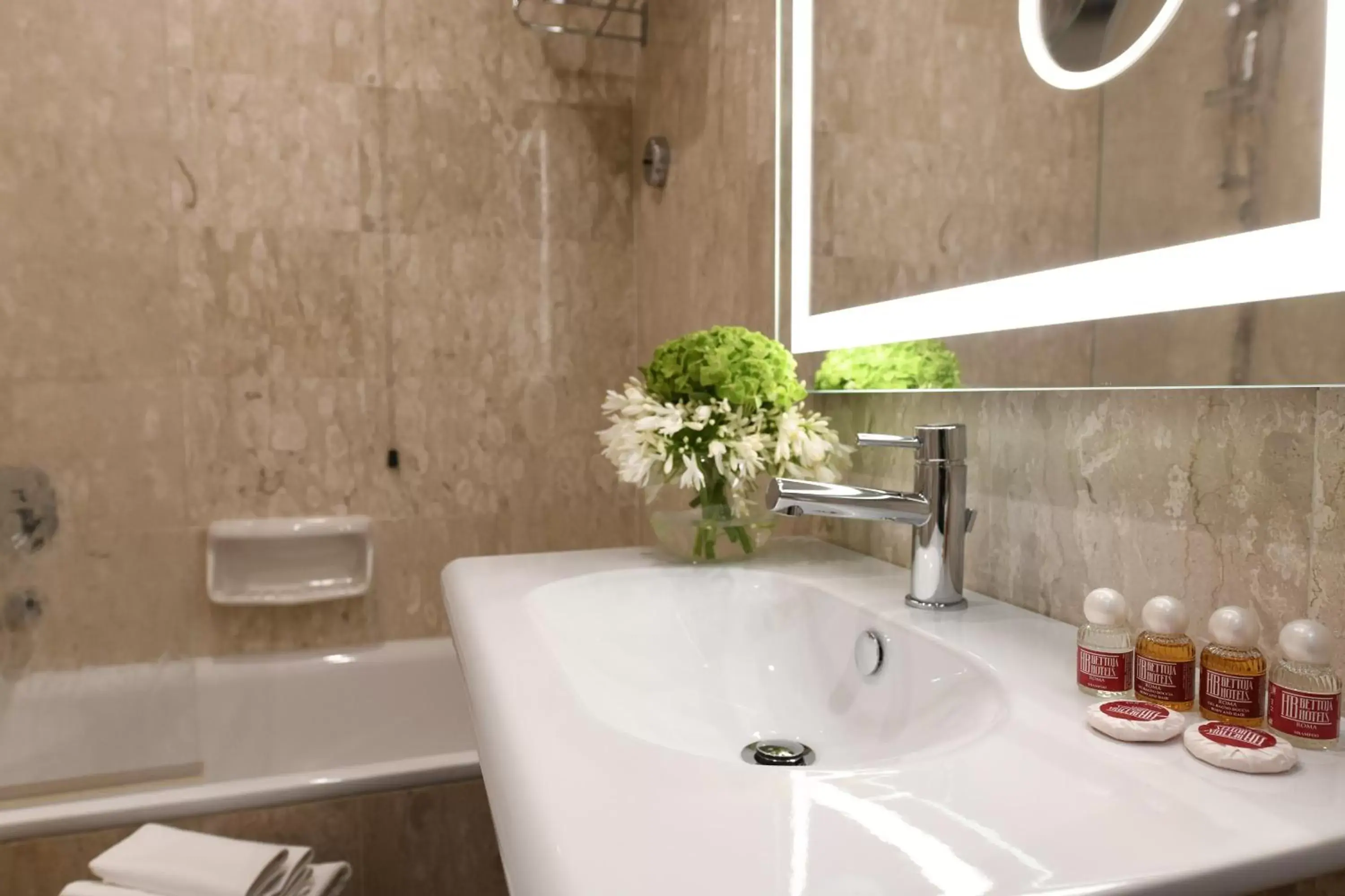 Shower, Bathroom in Bettoja Hotel Massimo d'Azeglio
