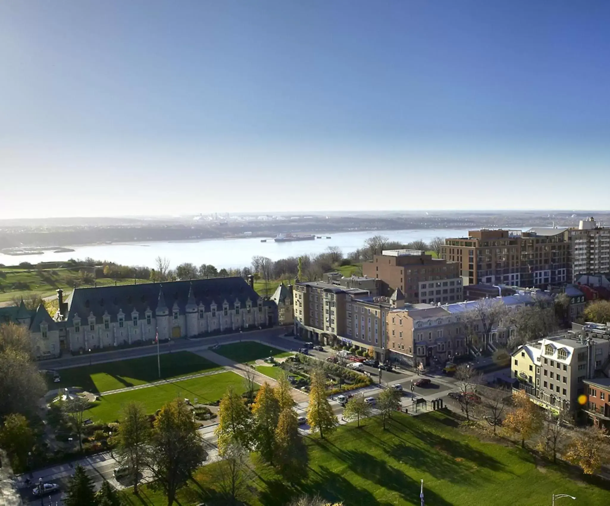 Bird's eye view, Bird's-eye View in Hotel Chateau Laurier Québec