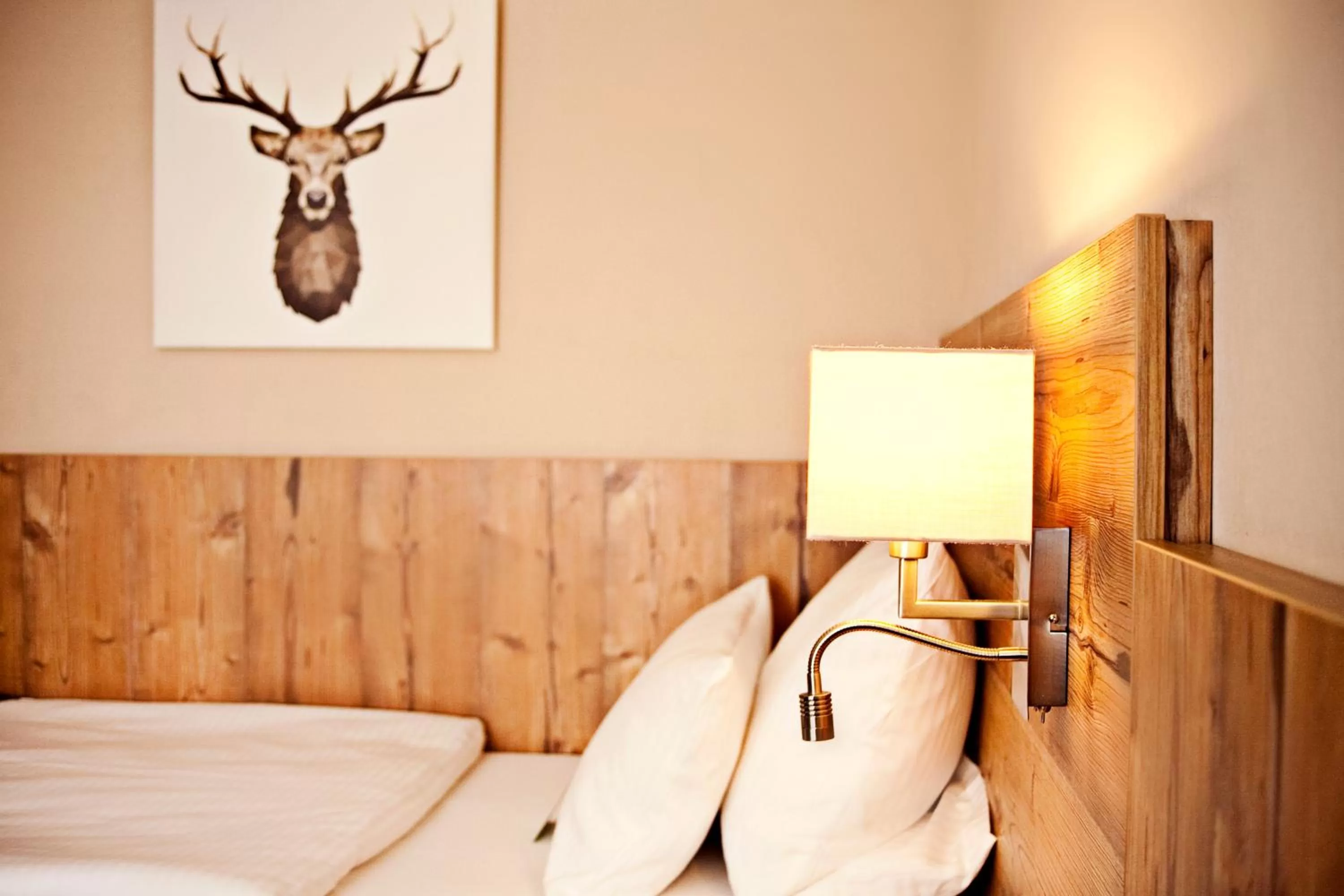 Bed in Hotel & Restaurant Zum Reussenstein