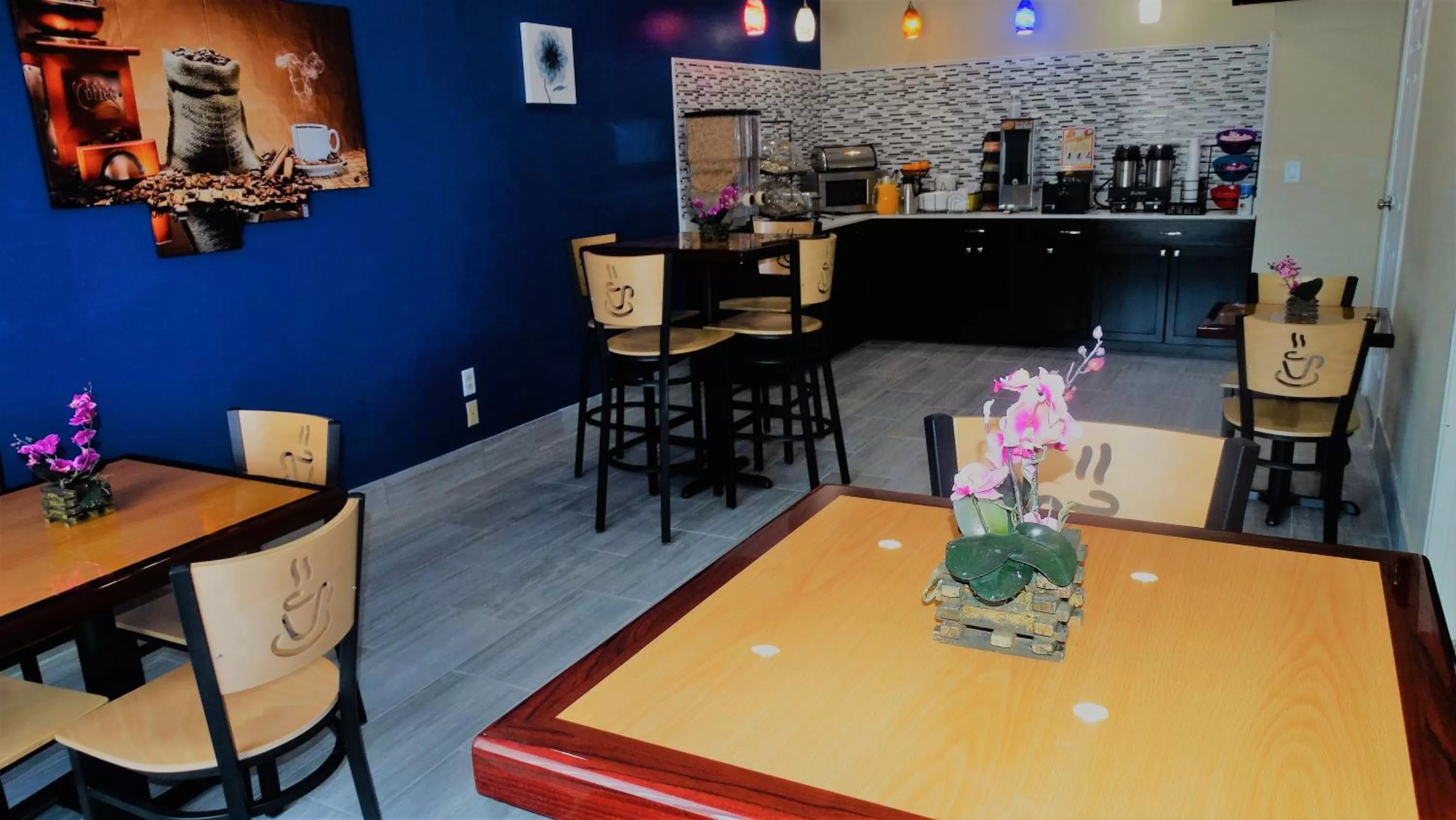 Continental breakfast, Restaurant/Places to Eat in Oak Tree Inn & Suites