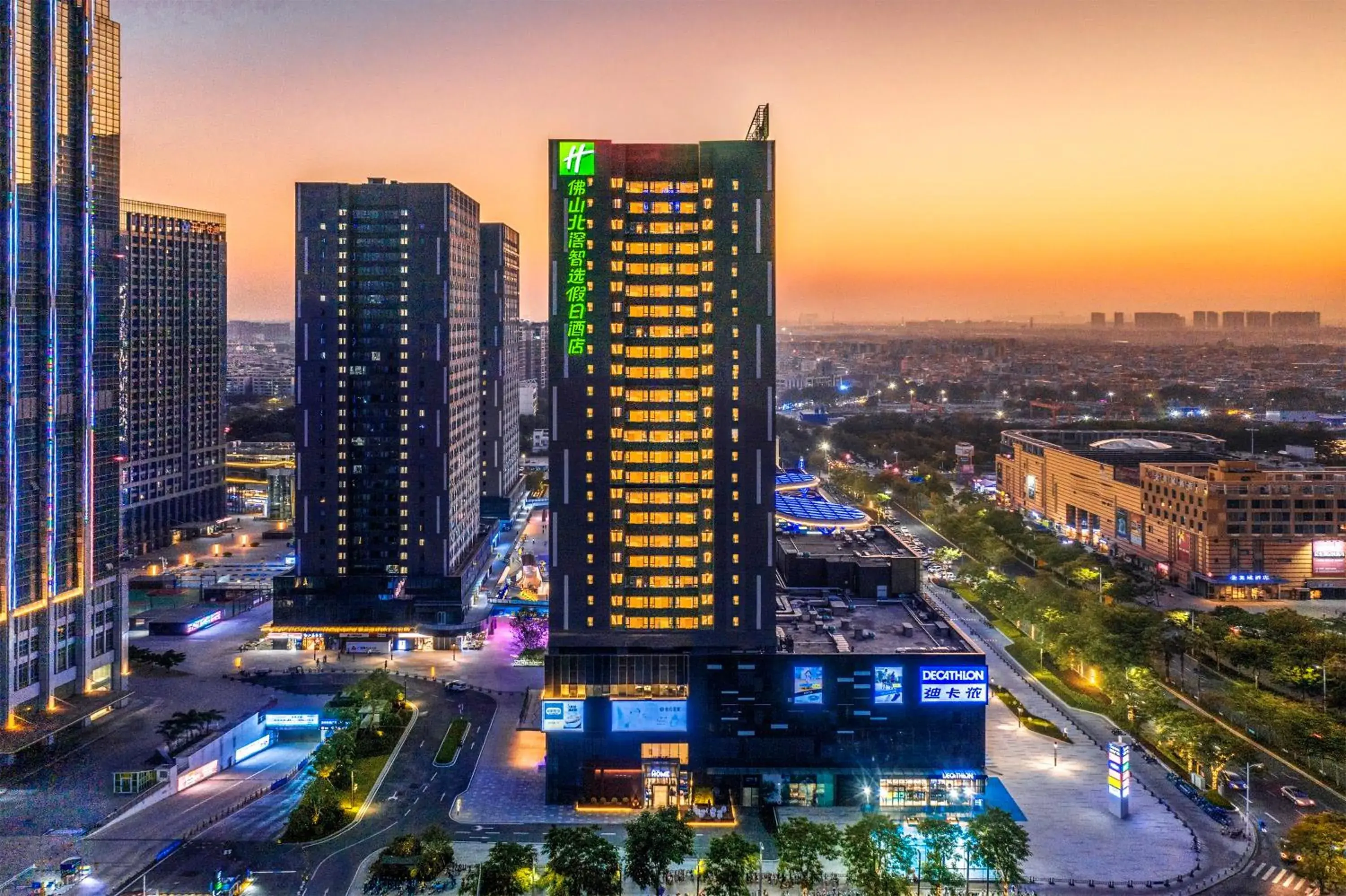 Property building in Holiday Inn Express Foshan Beijiao, an IHG Hotel