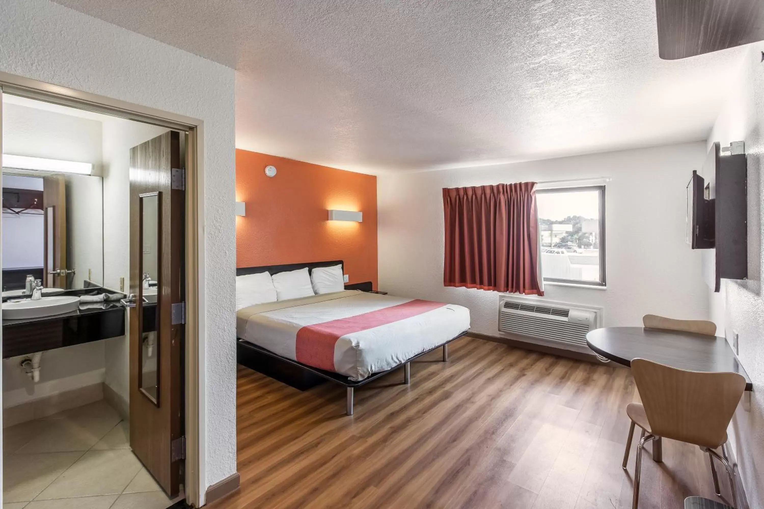 Bedroom, Bed in Motel 6-Dallas, TX - South