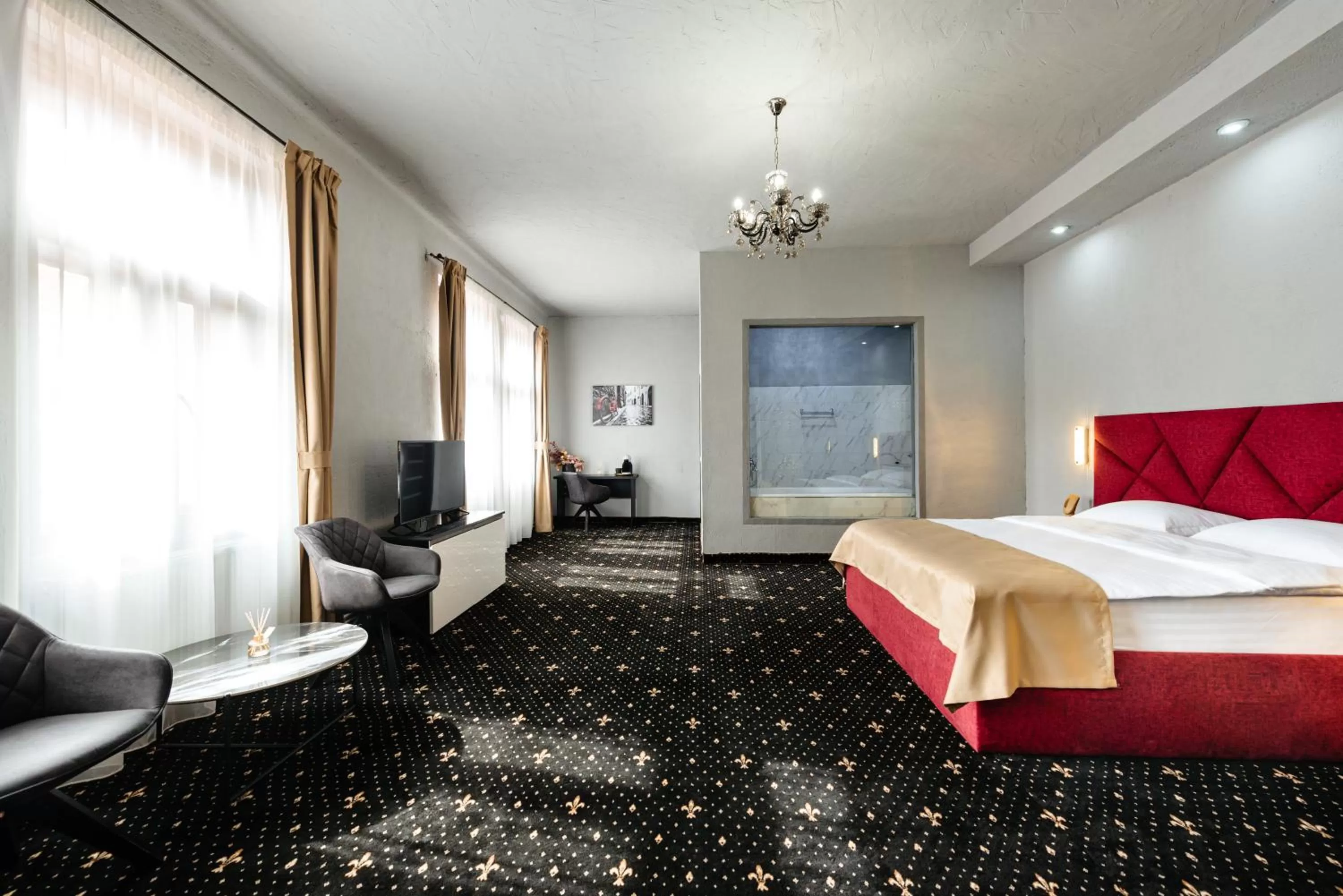 Photo of the whole room, Bed in Palace Bulevard Inn