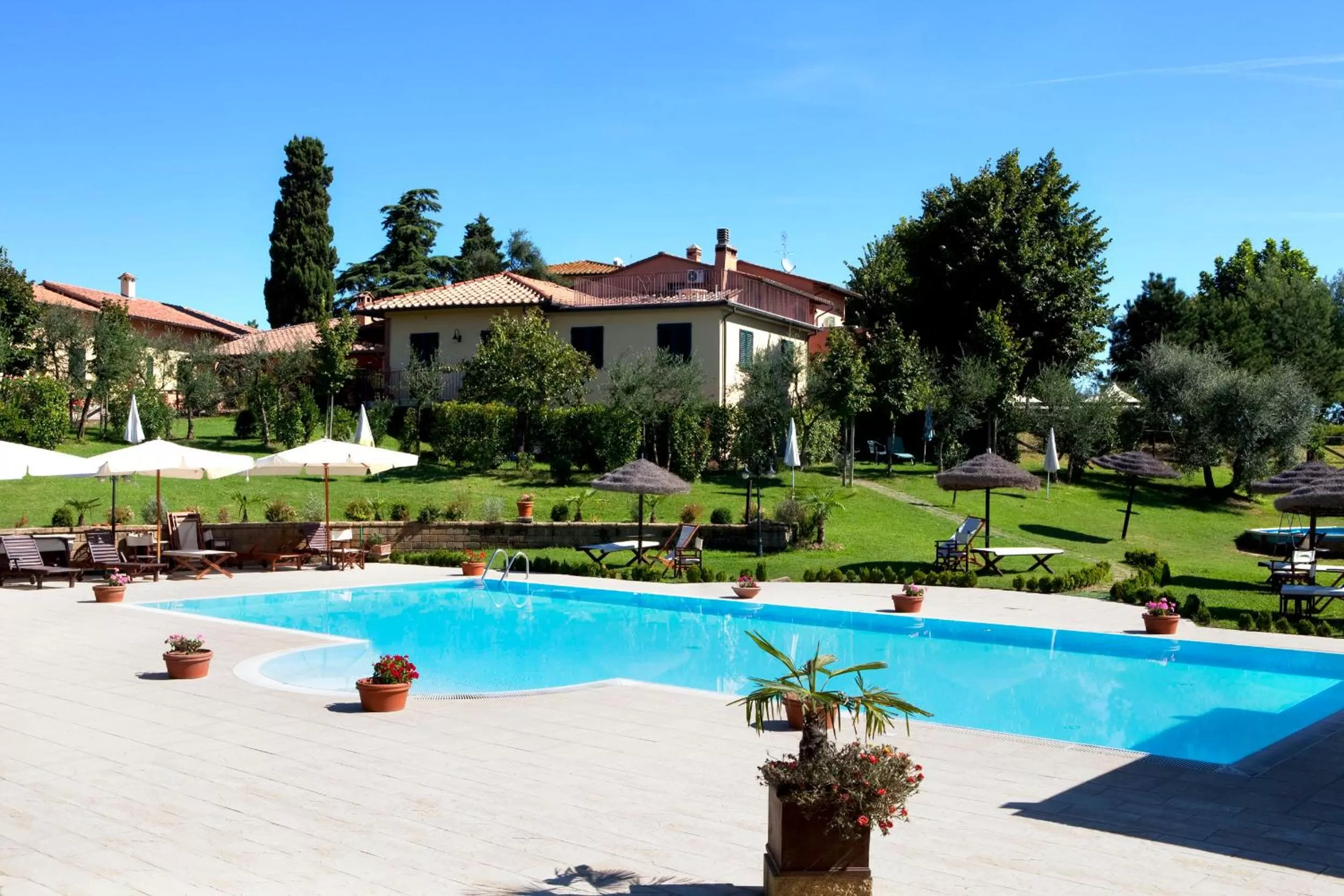 Swimming pool in Assia Spa